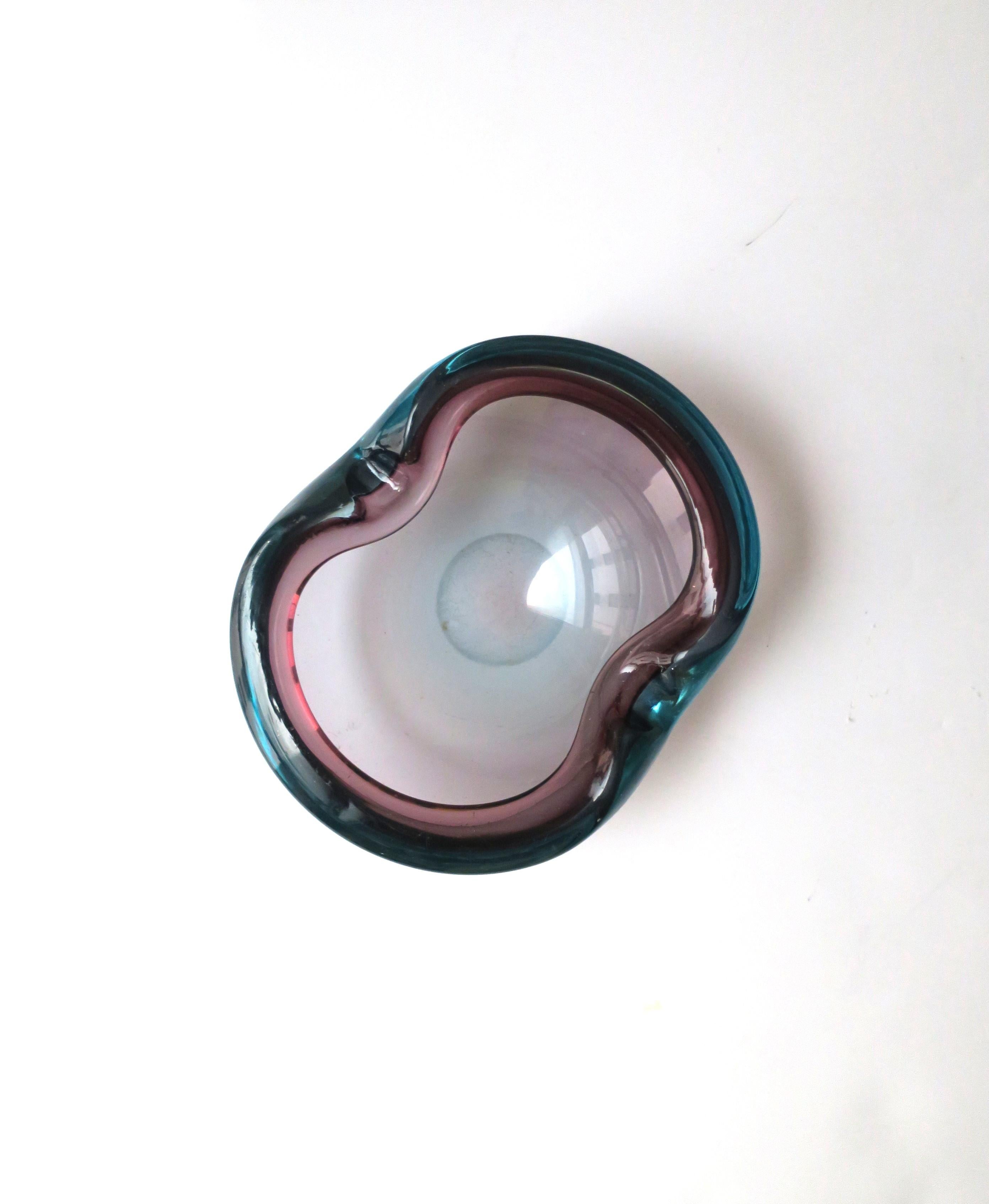 Italian Murano Blue and Amythyst Art Glass Bowl Sommerso Barbini In Good Condition For Sale In New York, NY