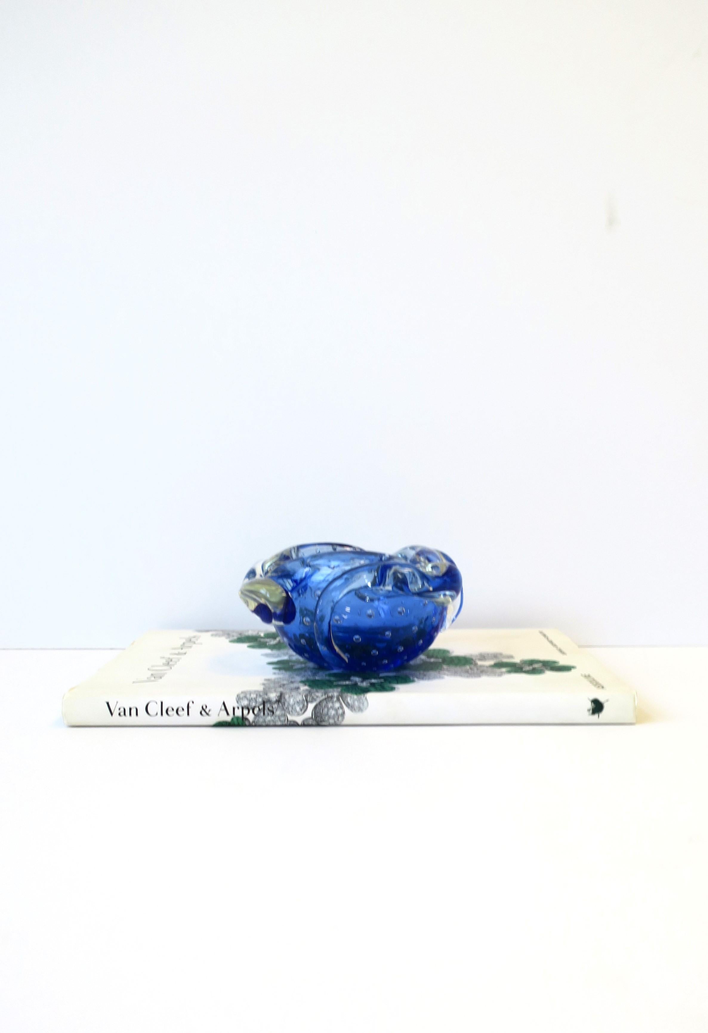 Italienischer Aschenbecher oder Schale aus blauem Murano-Kunstglas (Moderne der Mitte des Jahrhunderts) im Angebot