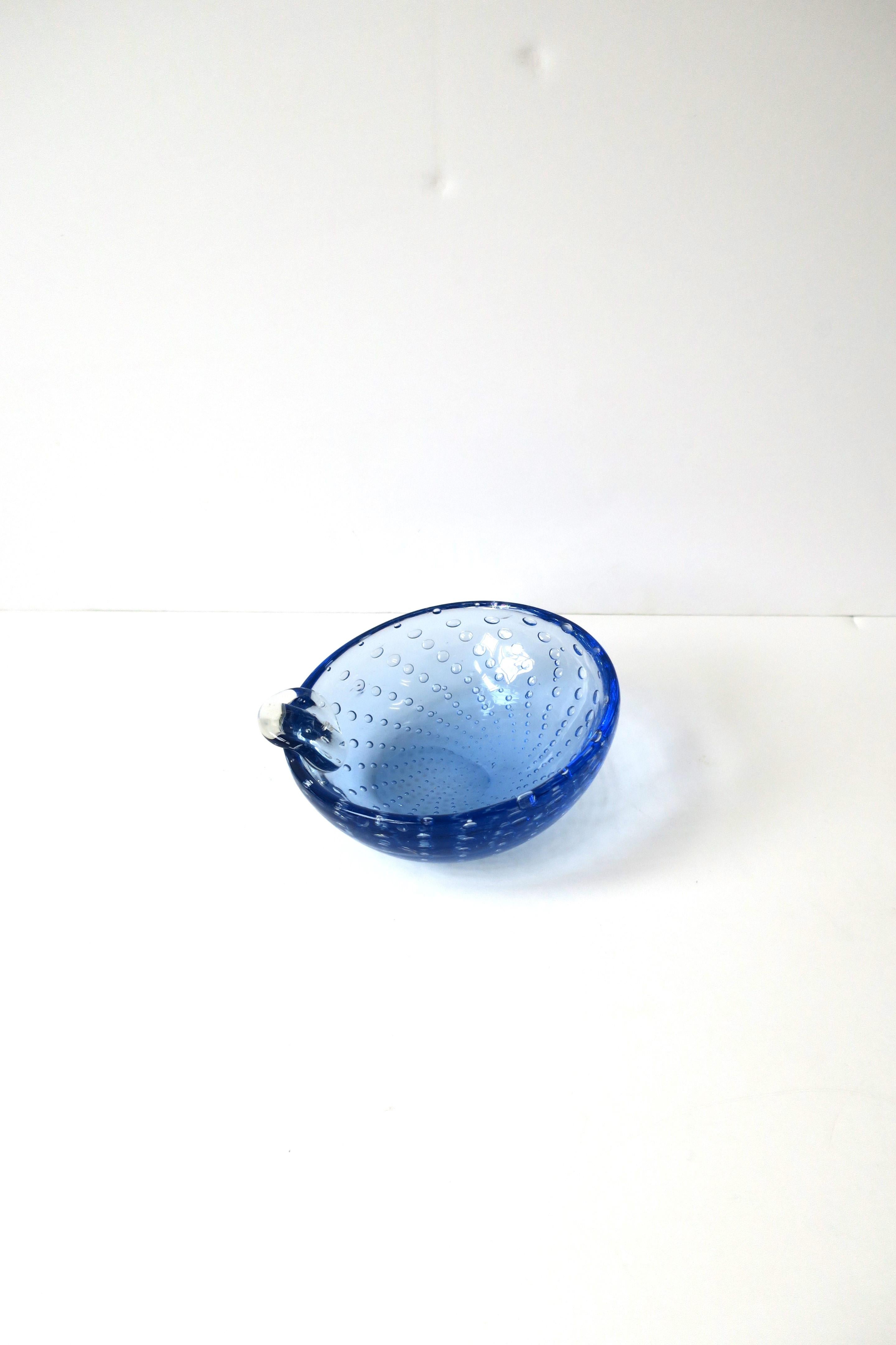 Bol ou cendrier en verre d'art bleu de Murano (Italie) Bon état - En vente à New York, NY