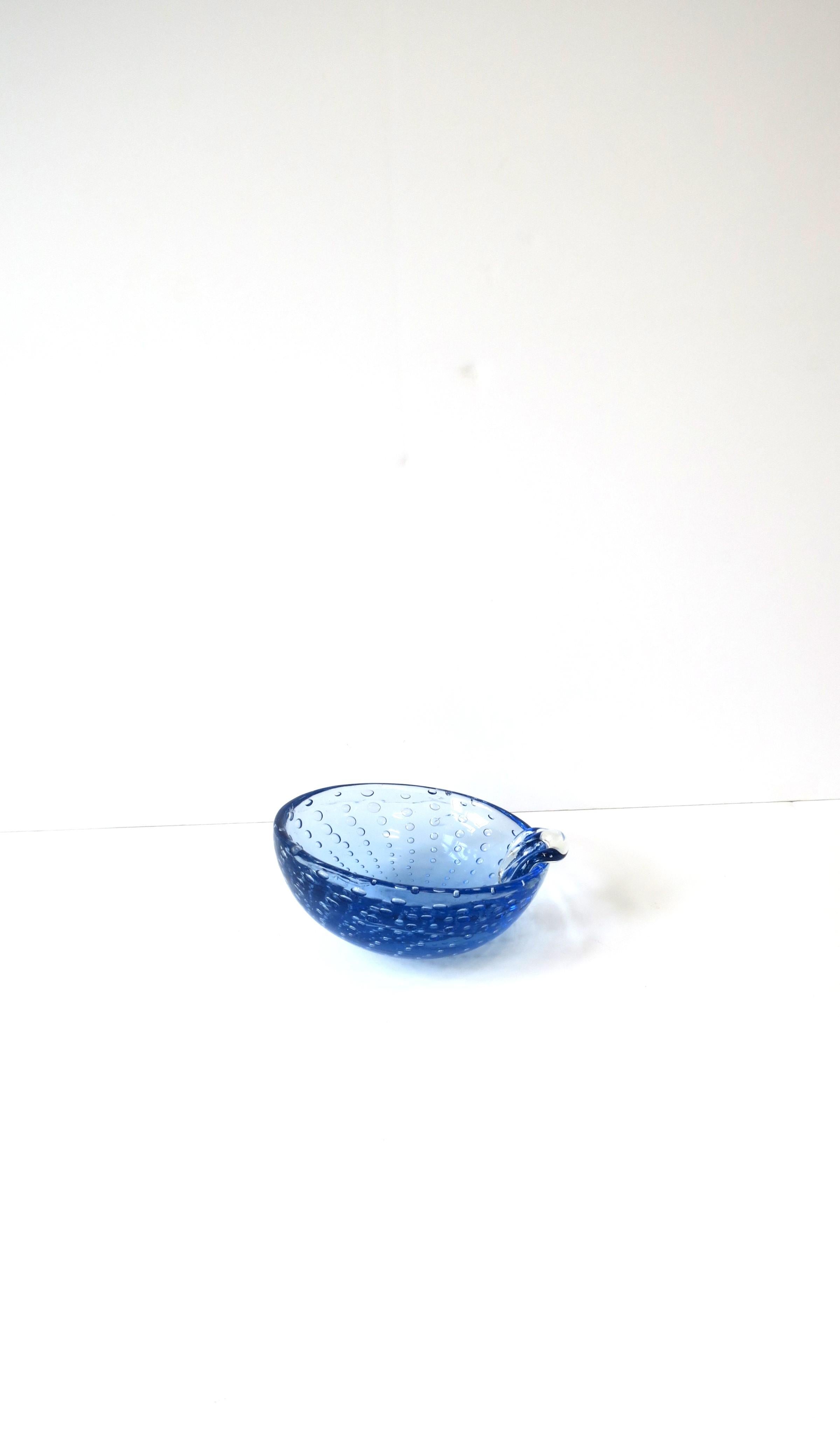 Cuenco o cenicero italiano de cristal artístico azul de Murano en venta 1