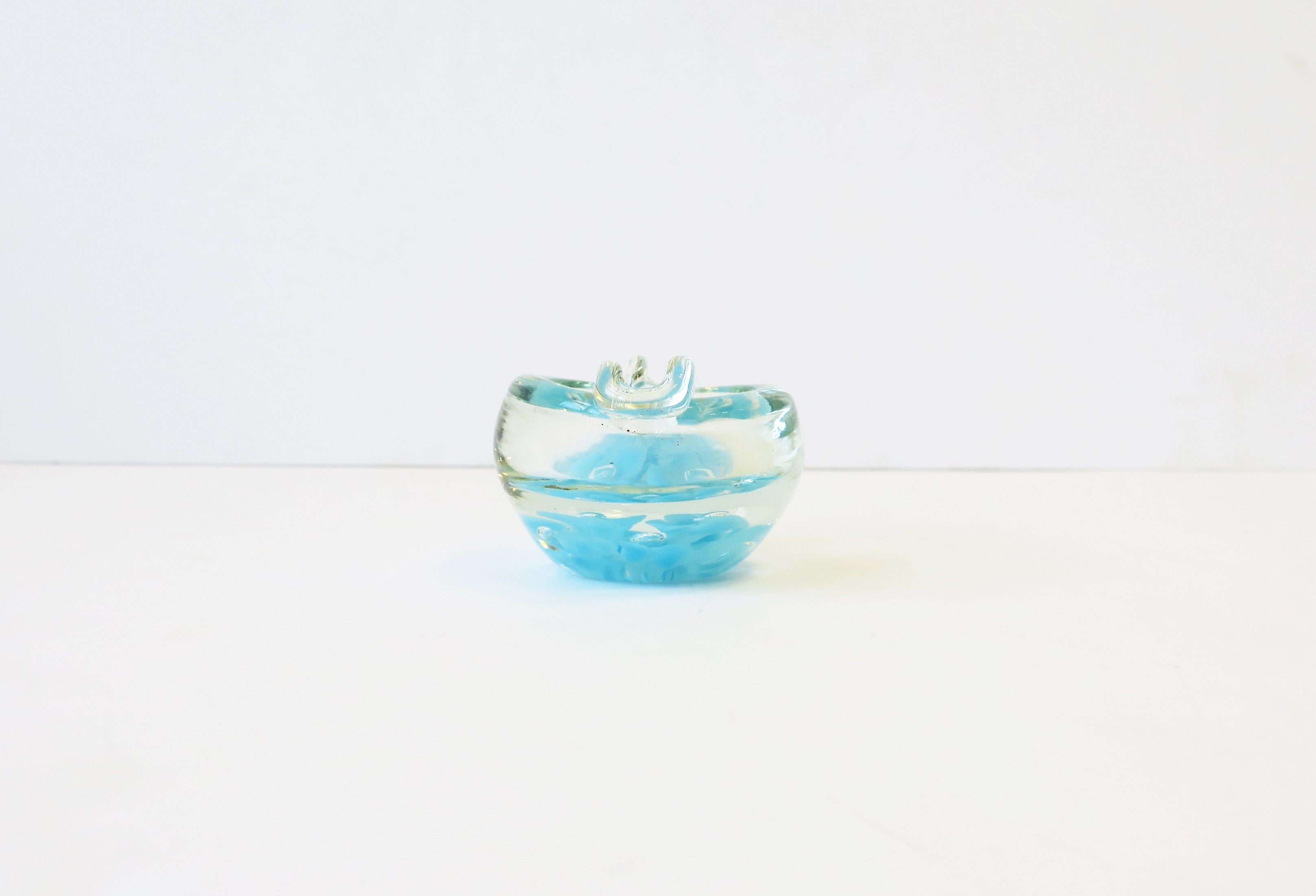 Verre d'art Cendrier ou bol italien bleu ciel en verre de Murano en vente