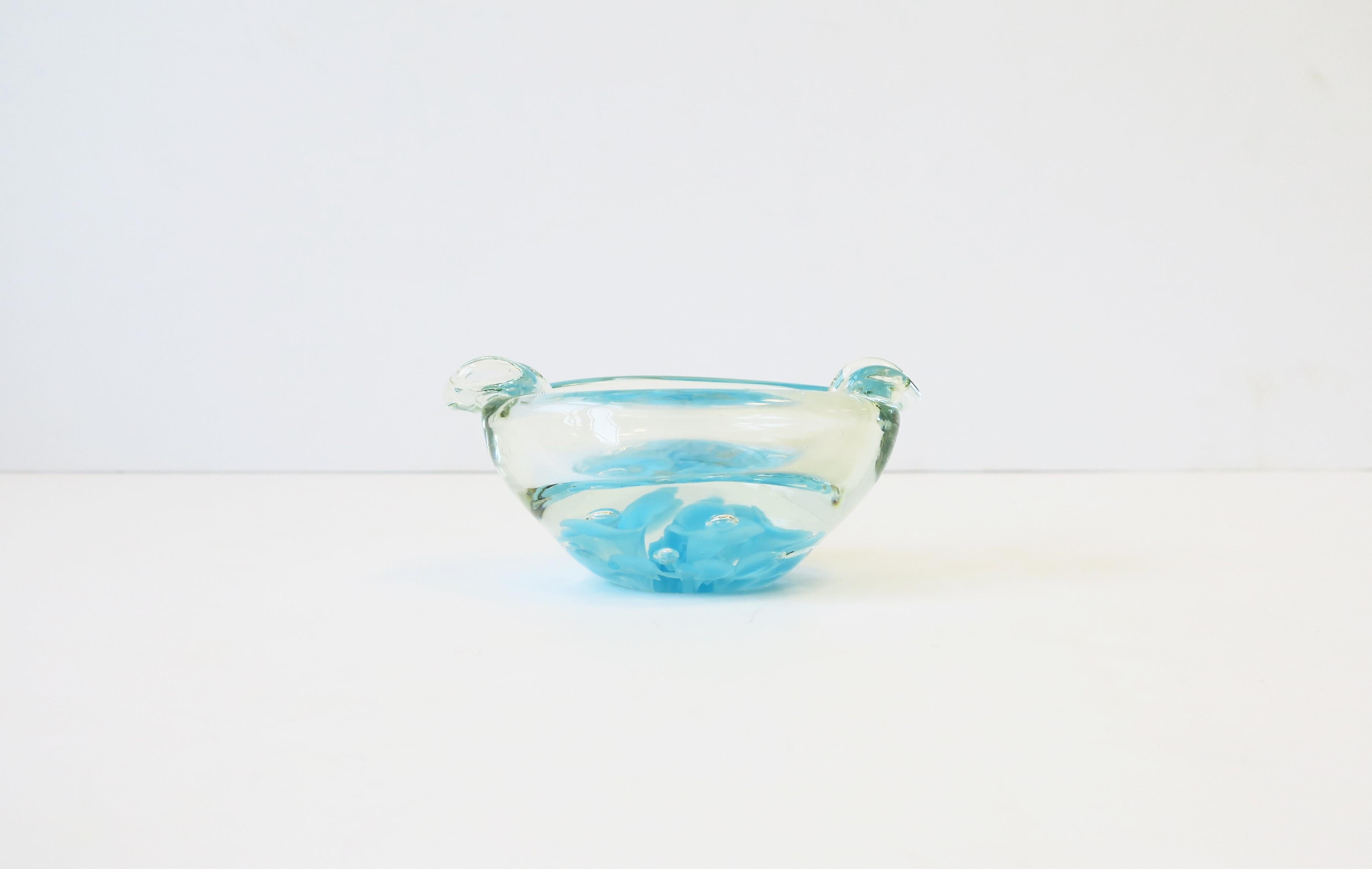 Cendrier ou bol italien bleu ciel en verre de Murano en vente 2