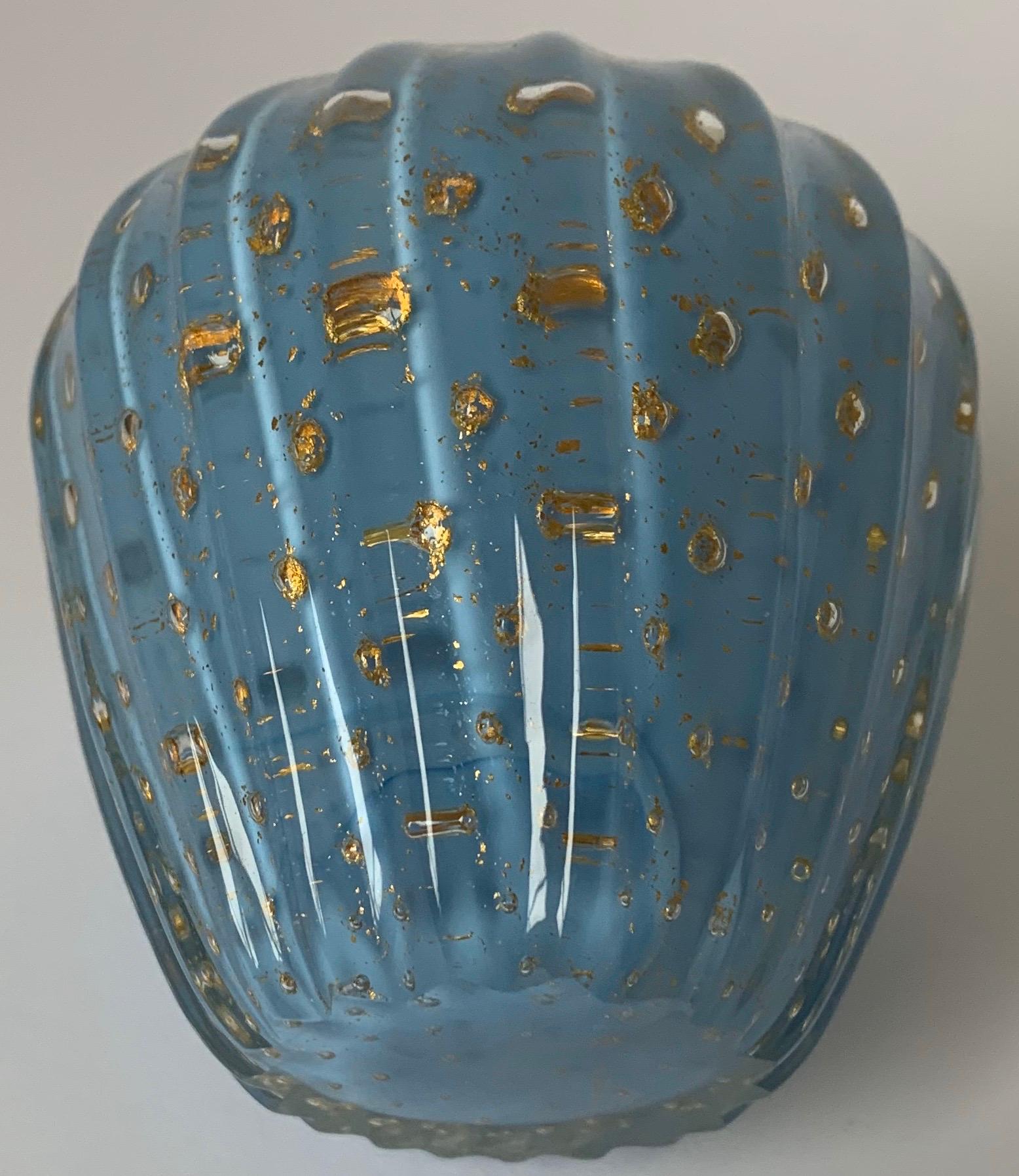 Vase à bourgeons bleus de Murano attribué à Barbini en vente 8