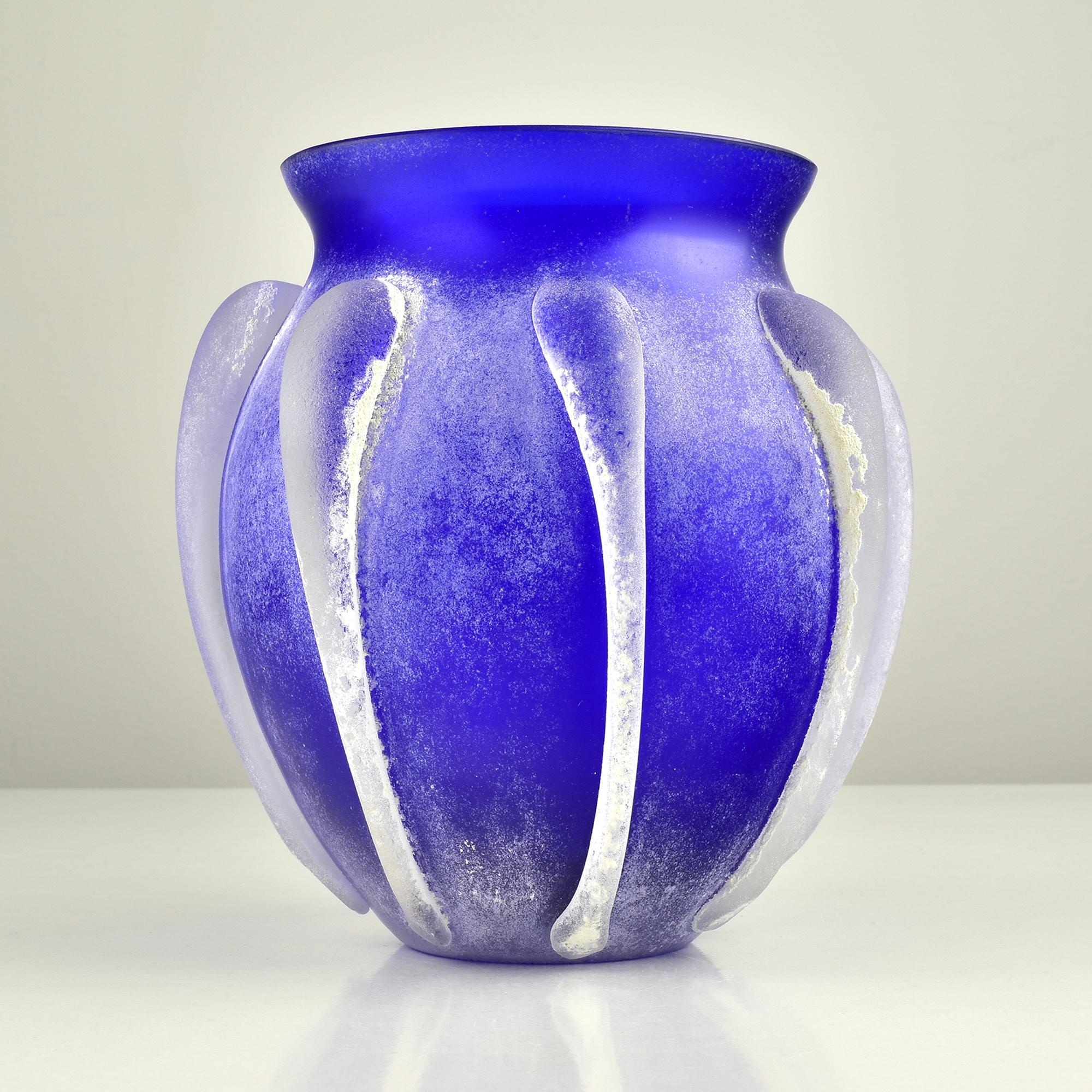 Vaso Scavo Blu di Murano Stile Romano Vetro d'Arte Italiano In condizioni buone in vendita a Bad Säckingen, DE