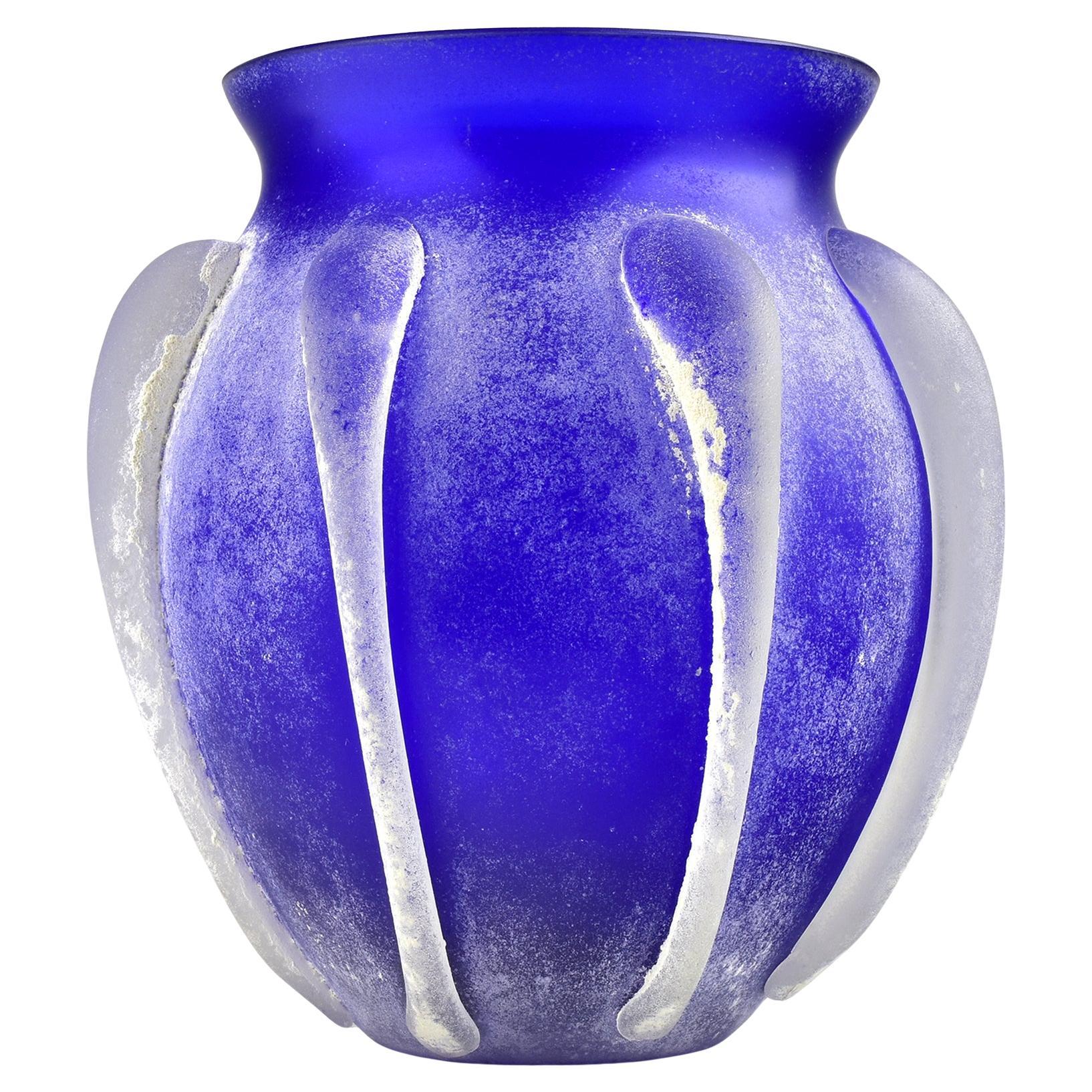 Vaso Scavo Blu di Murano Stile Romano Vetro d'Arte Italiano in vendita