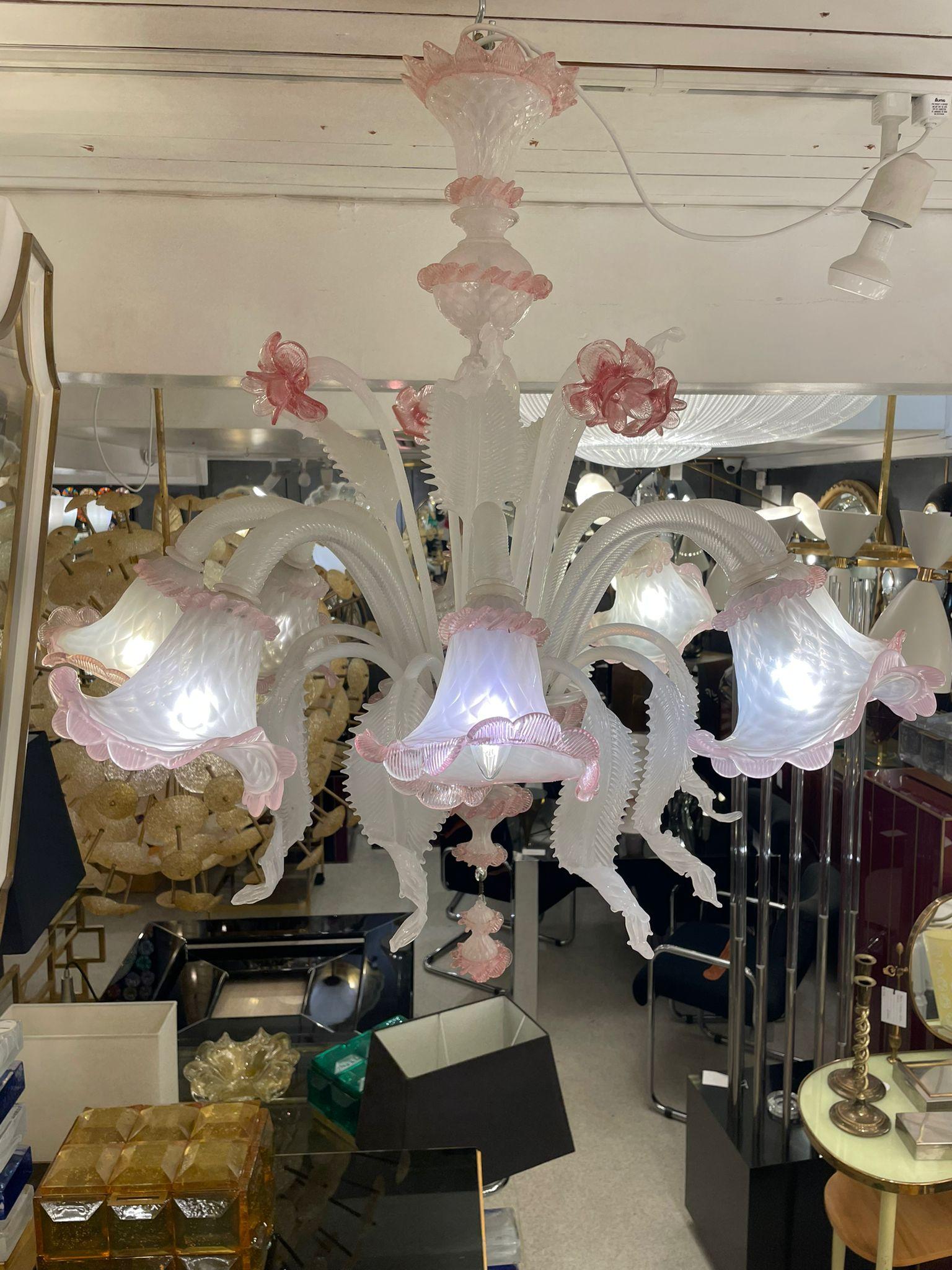Italian Murano Chandelier 8 Arms, Pink Glass Flowers and Leaves, circa 1960s In Good Condition For Sale In London, GB