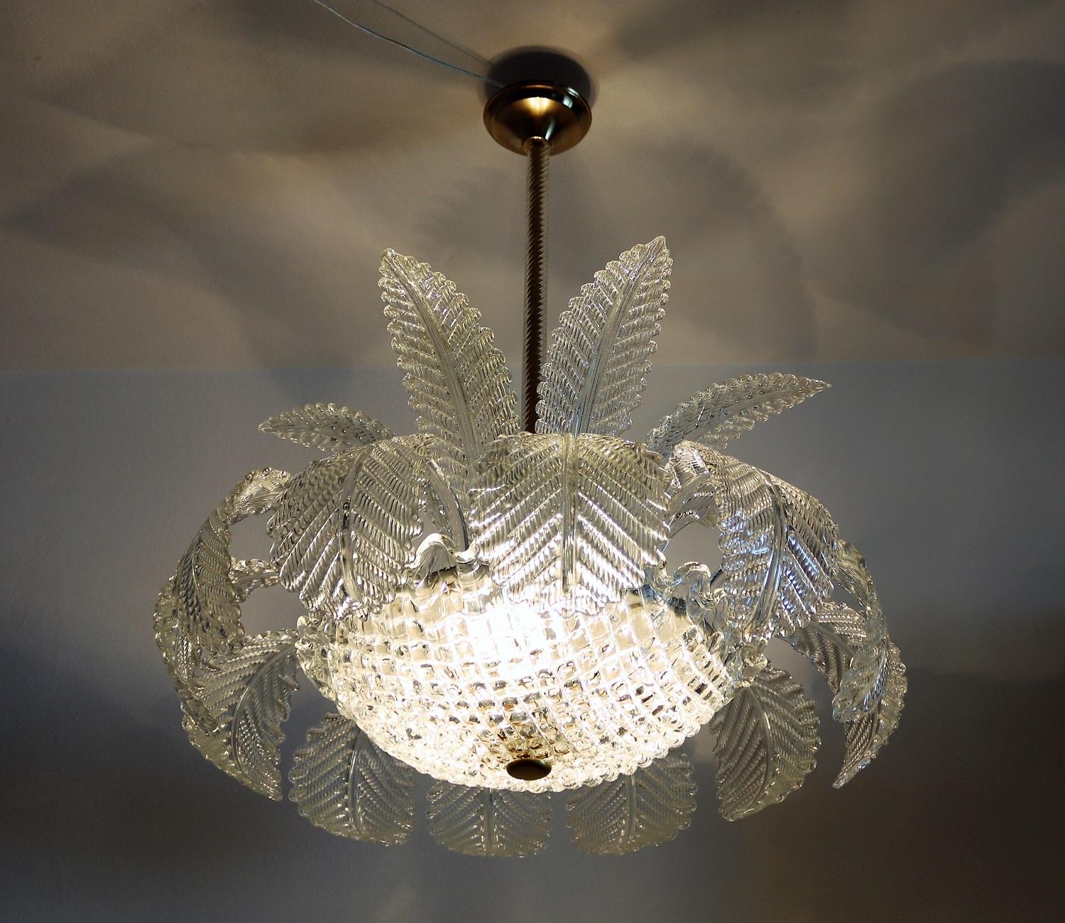 Magnificent big chandelier Made in Italy in the style of Barovier & Toso during the 1950s with handmade transparent glasses. Leaves beautiful shadows on wall and ceiling!!
All parts are original.
The glass basket holds a wooden support with 18