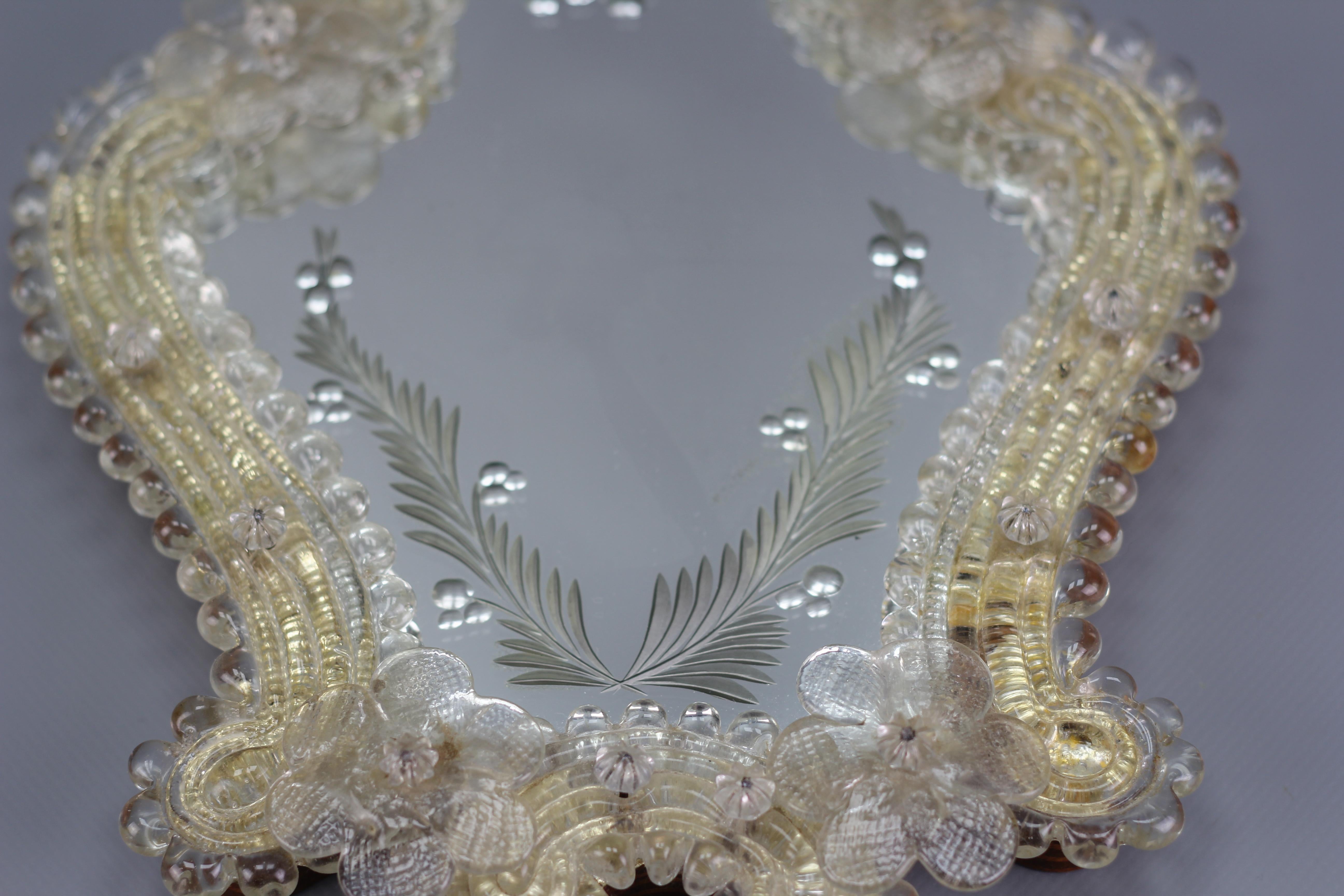 Espejo de pared italiano de Murano de cristal transparente y dorado claro grabado, hacia 1950 mediados del siglo XX