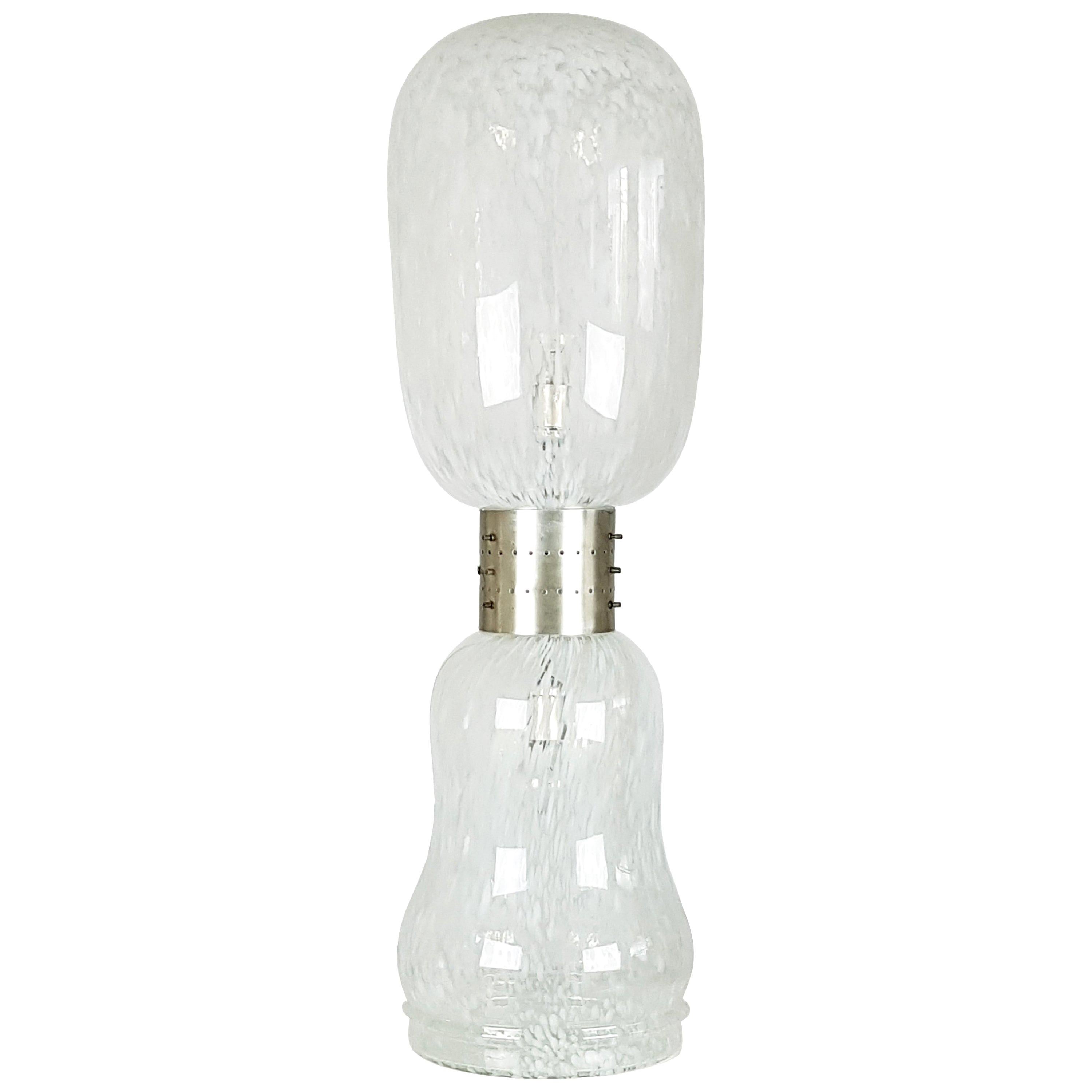 Italienisches Murano-Klarglas und weiße Glasschirme:: 1960er Stehlampe