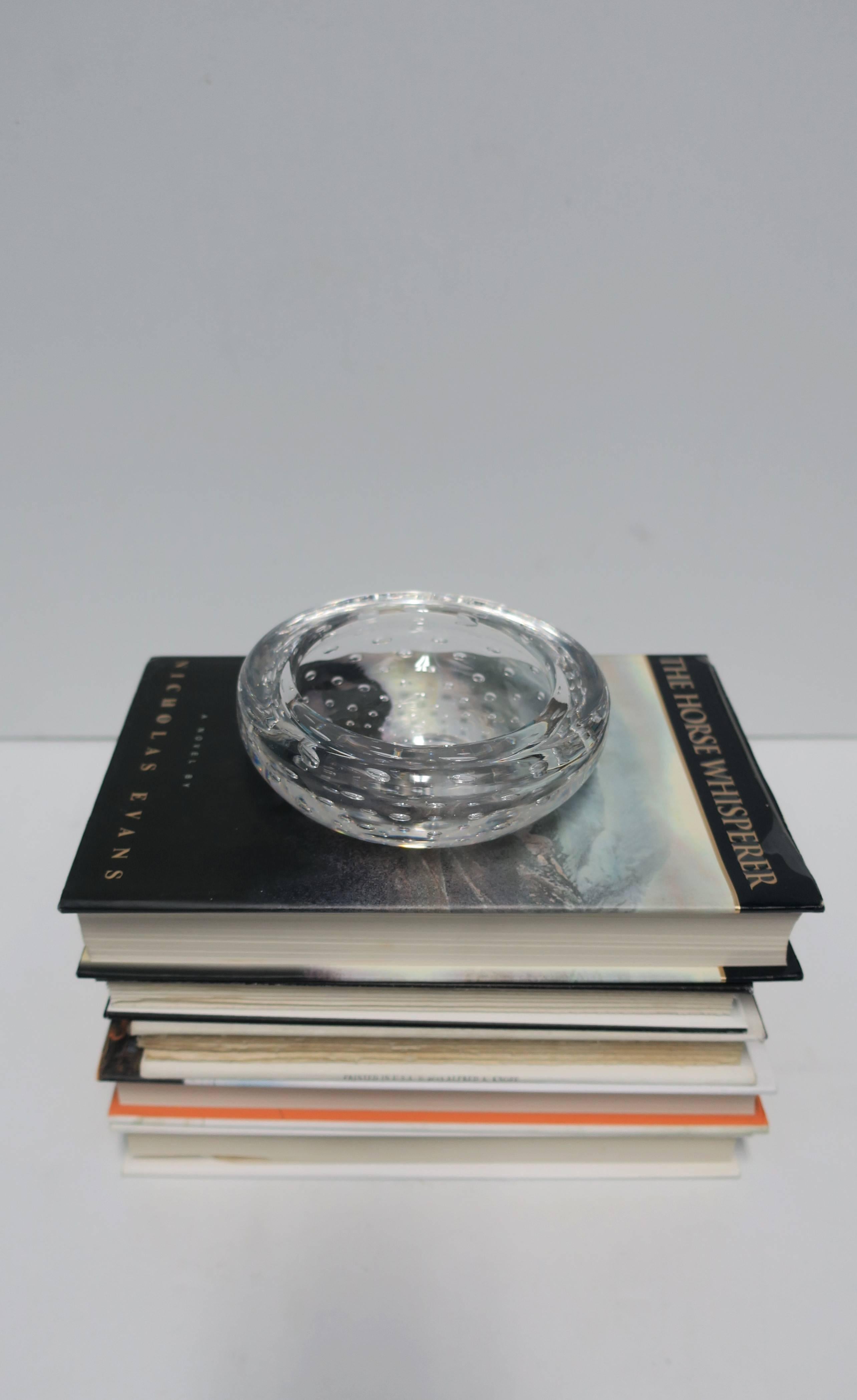 Italienische Murano-Kunstglasschale mit Blasen-Design (20. Jahrhundert) im Angebot
