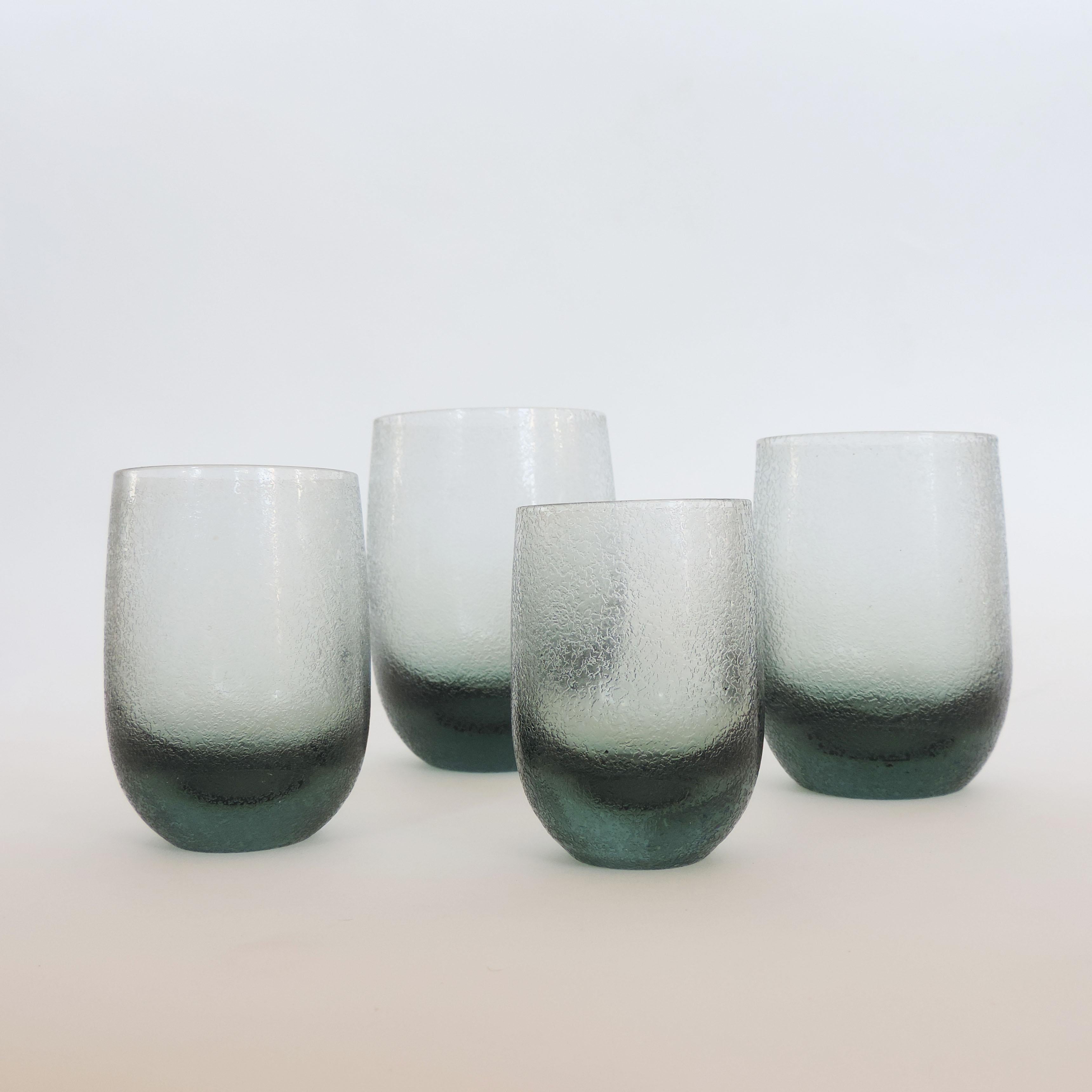 Italian Murano Corroso Glass Set of 32 Pieces Drinking Glasses, 1950s In Good Condition For Sale In Milan, IT
