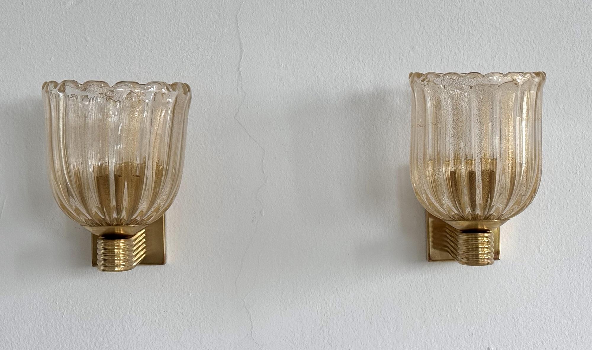 20ième siècle Appliques murales italiennes en verre de cristal de Murano et en laiton de style Art Déco en vente