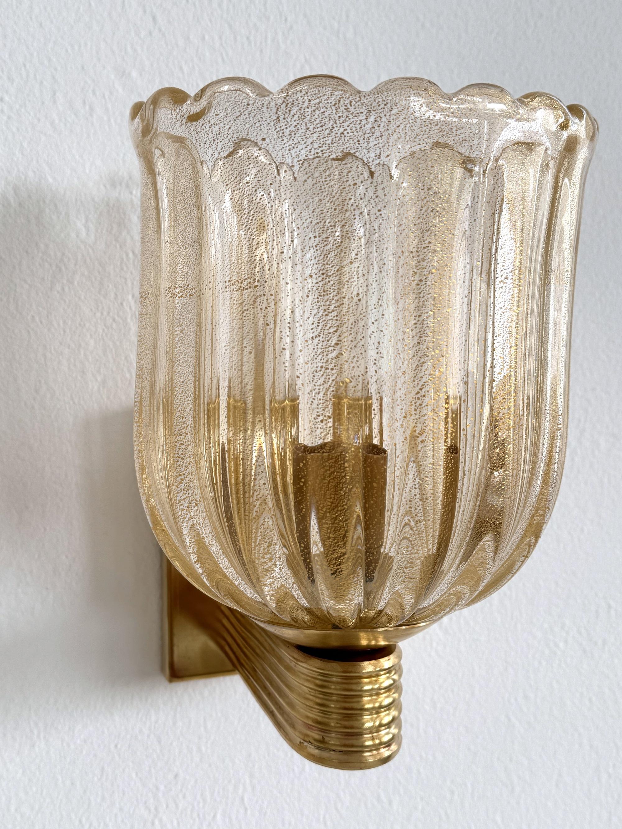 Laiton Appliques murales italiennes en verre de cristal de Murano et en laiton de style Art Déco en vente