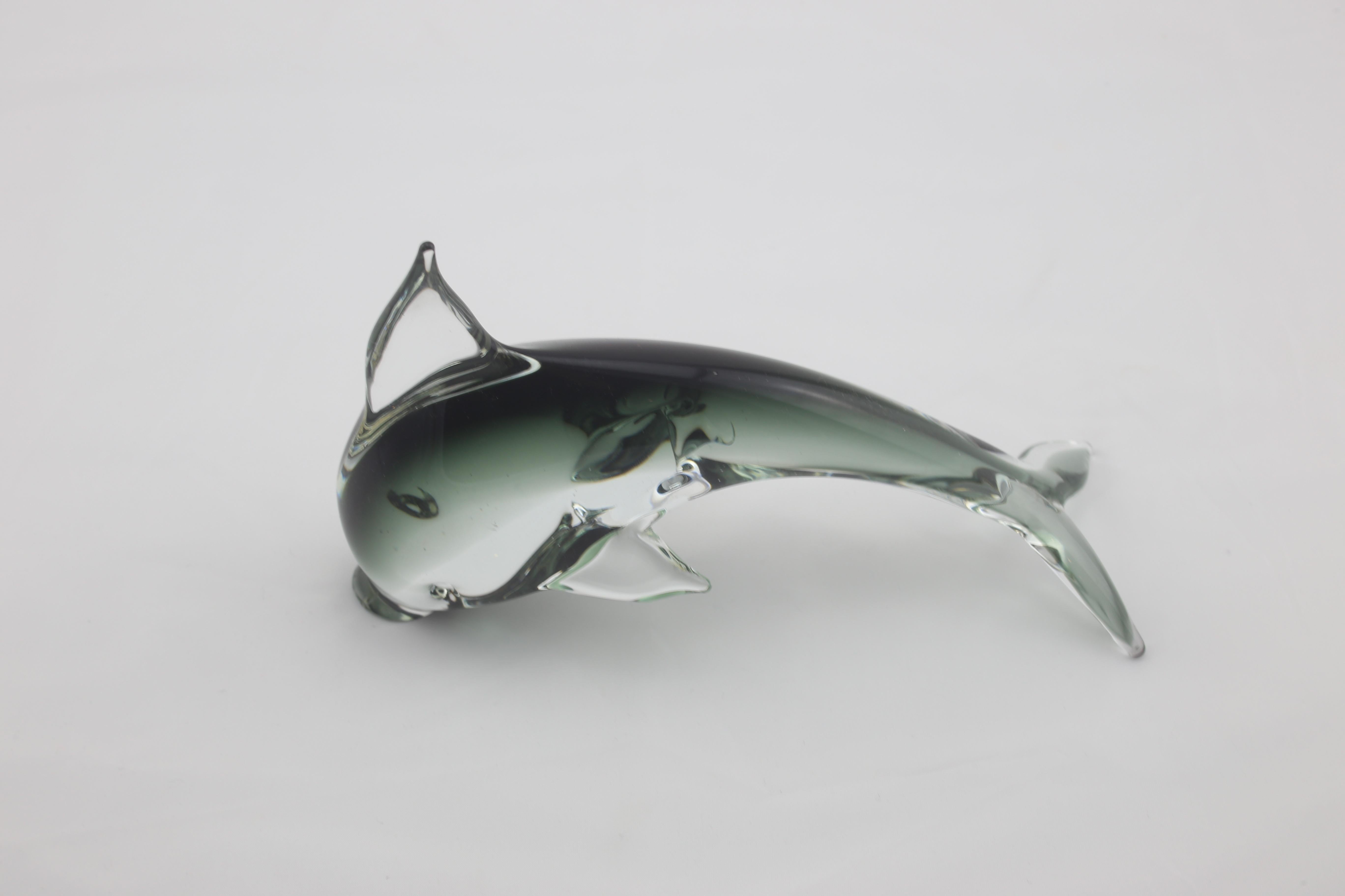 Sculpture italienne moderne du milieu du siècle dernier de dauphin en verre de Murano vert et noir, années 1960 Excellent état - En vente à Byron Bay, NSW