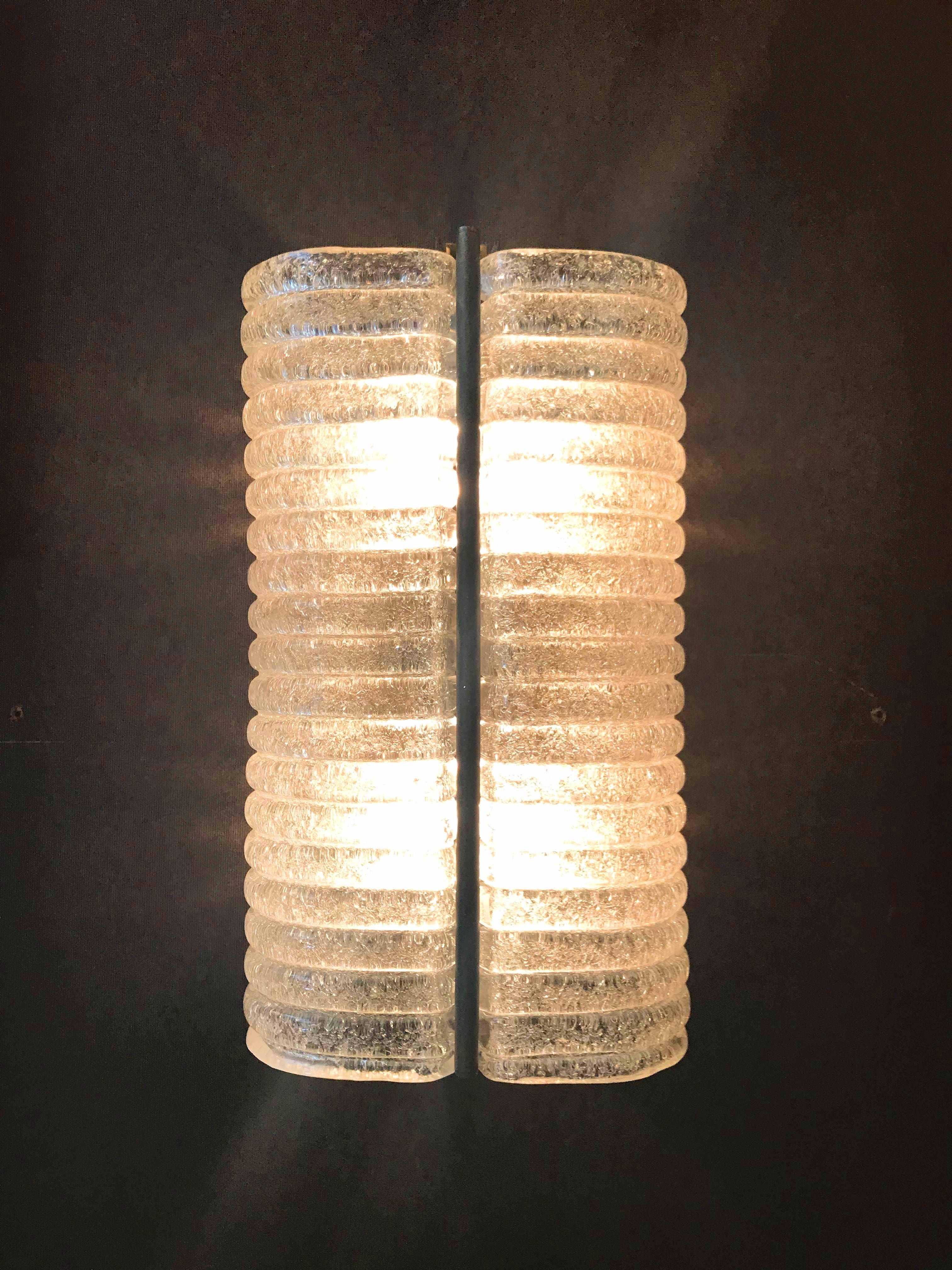 Vintage Italian wall light with two clear Murano glasses blown into horizontal ribbed details and granular interior in Graniglia technique / Designed by Barovier e Toso, circa 1930s / Made in Italy
4 lights / E12 or E14 type / max 40W each
Height: