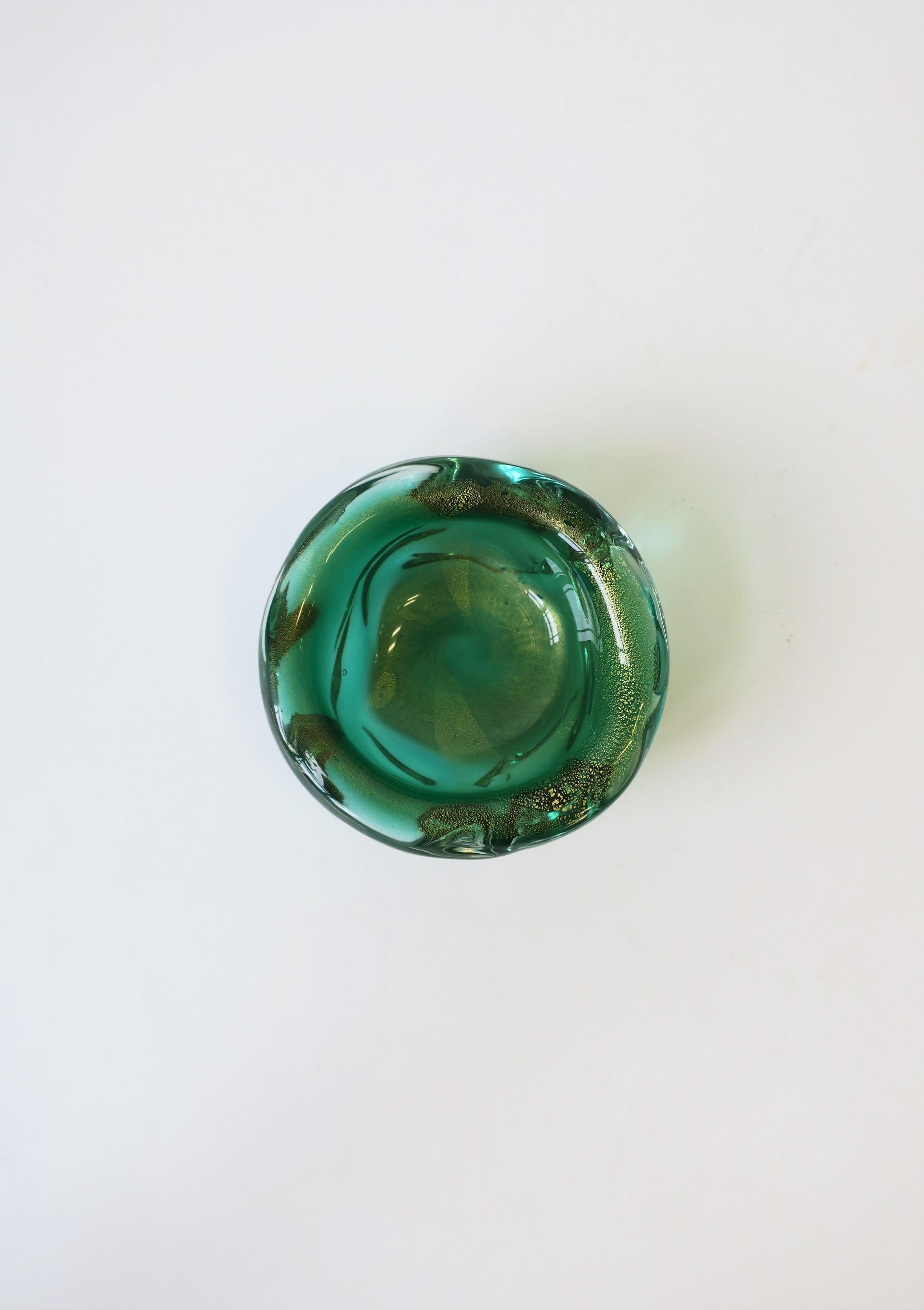 Italian Murano Emerald Green and Gold Art Glass Bowl For Sale 3