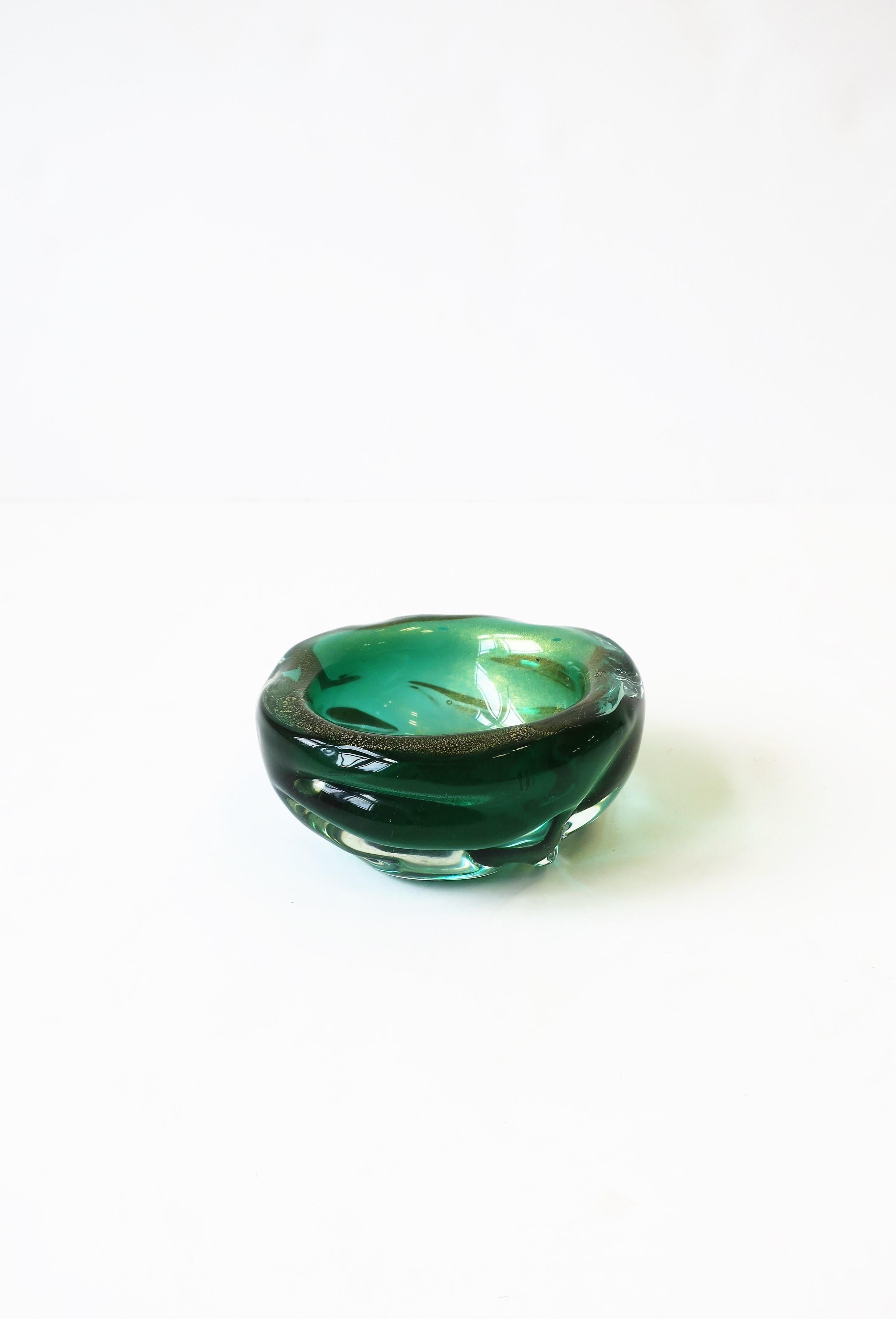 Italian Murano Emerald Green and Gold Art Glass Bowl For Sale 4