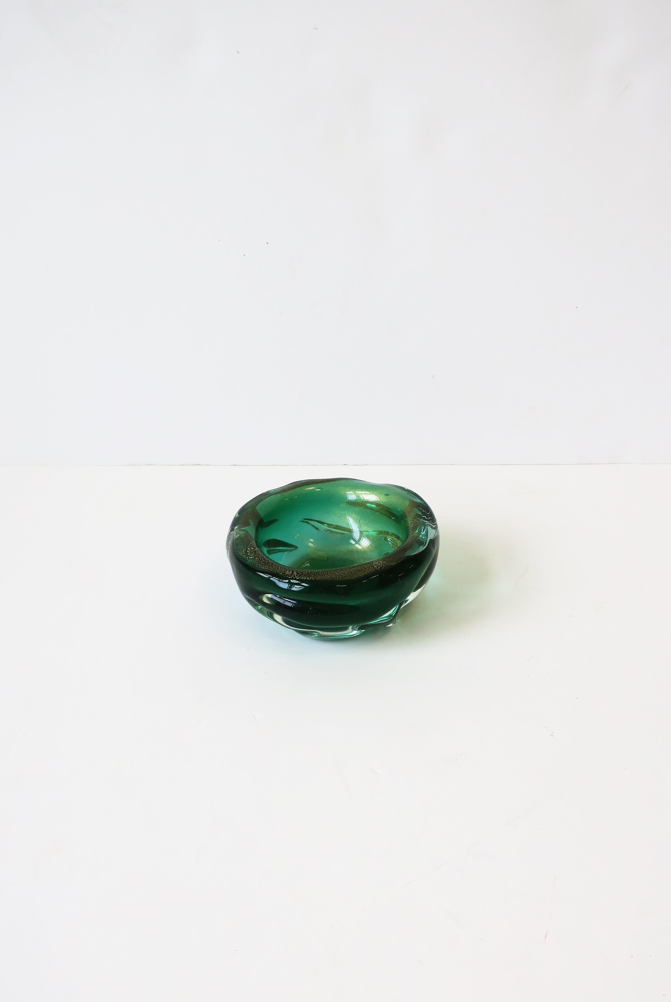 Bol d'art italien en verre de Murano vert émeraude et or en vente 7