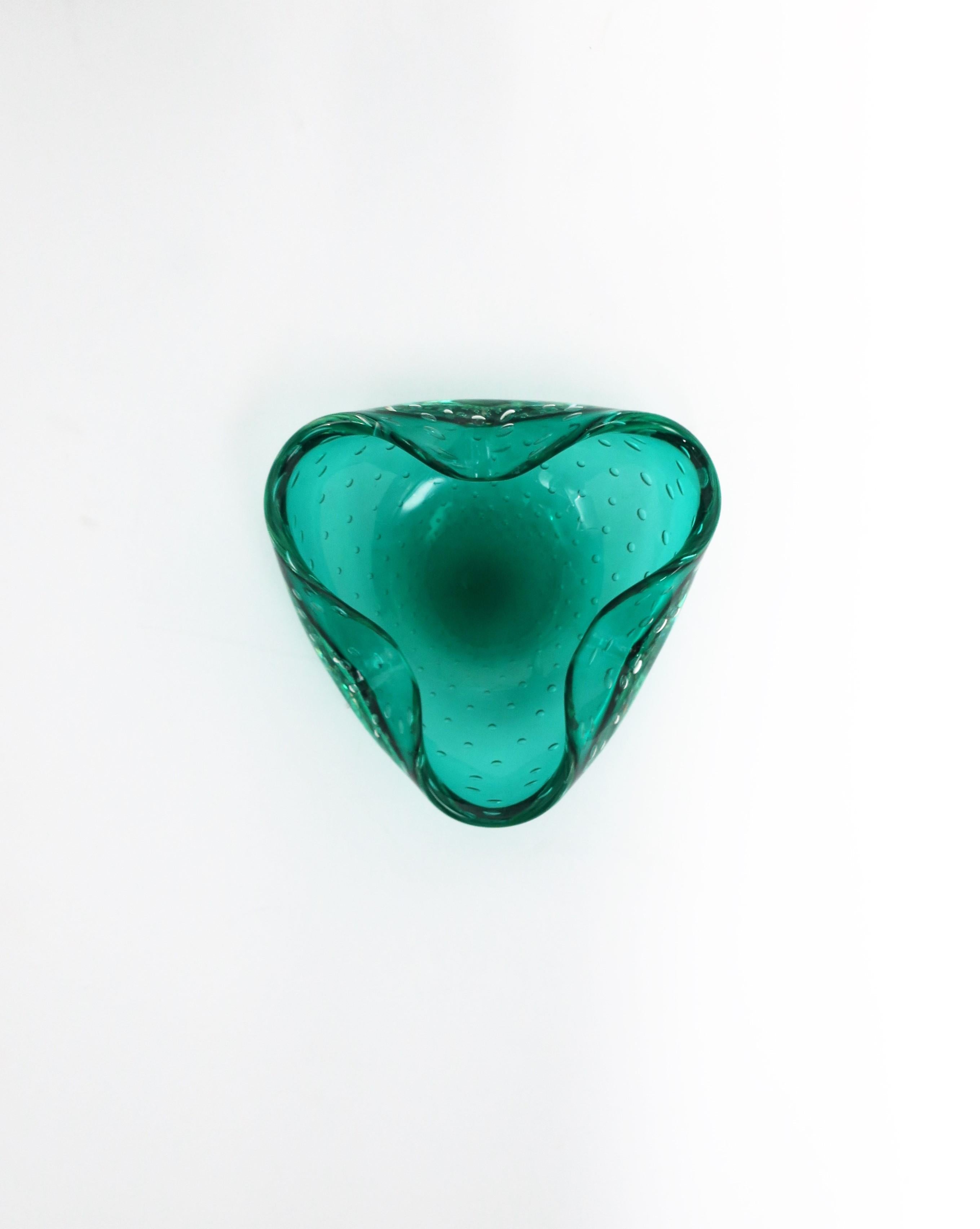 Mid-Century Modern Italian Murano Emerald Green Art Glass Bowl after Seguso For Sale