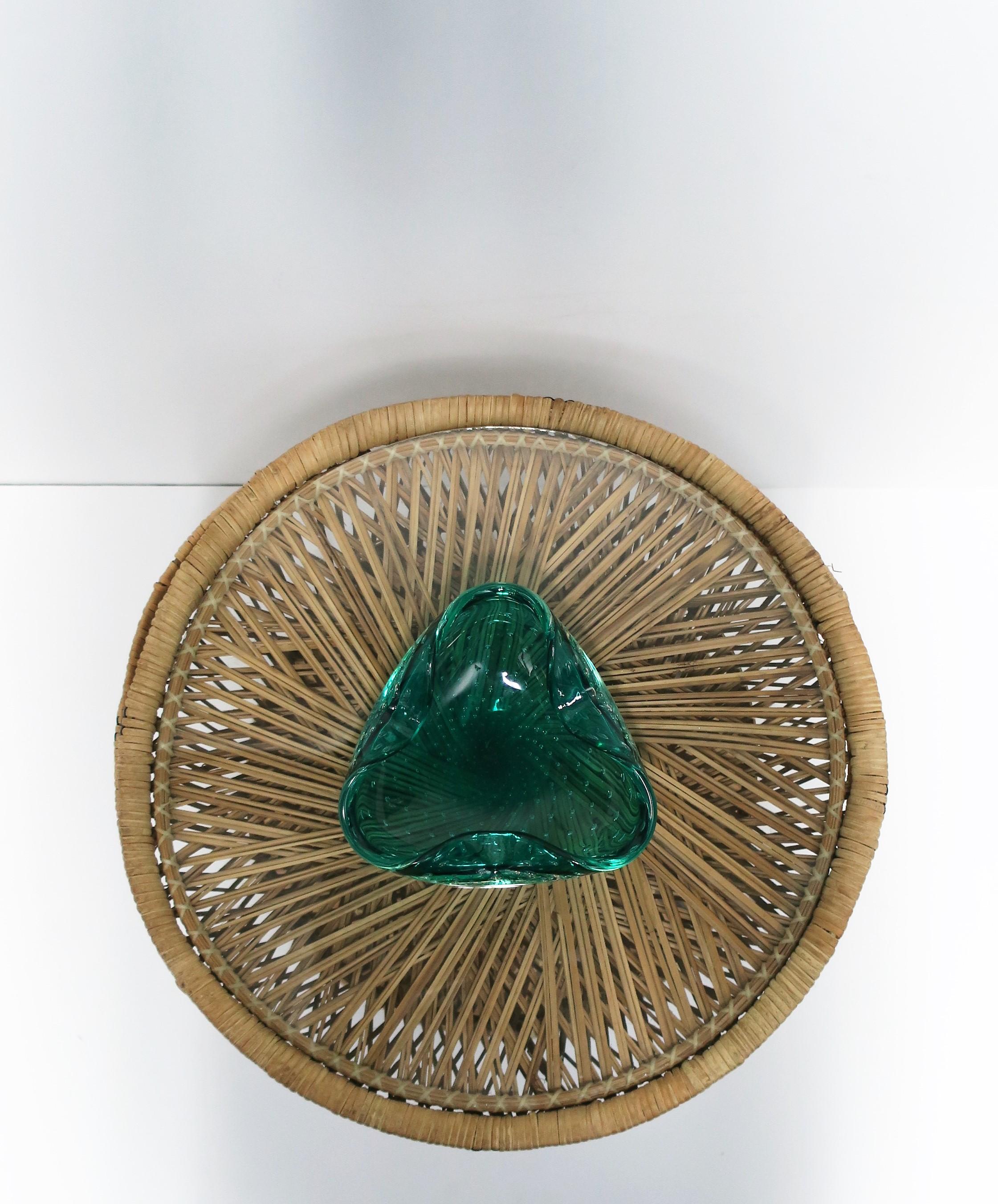 Italian Murano Emerald Green Art Glass Bowl after Seguso For Sale 2