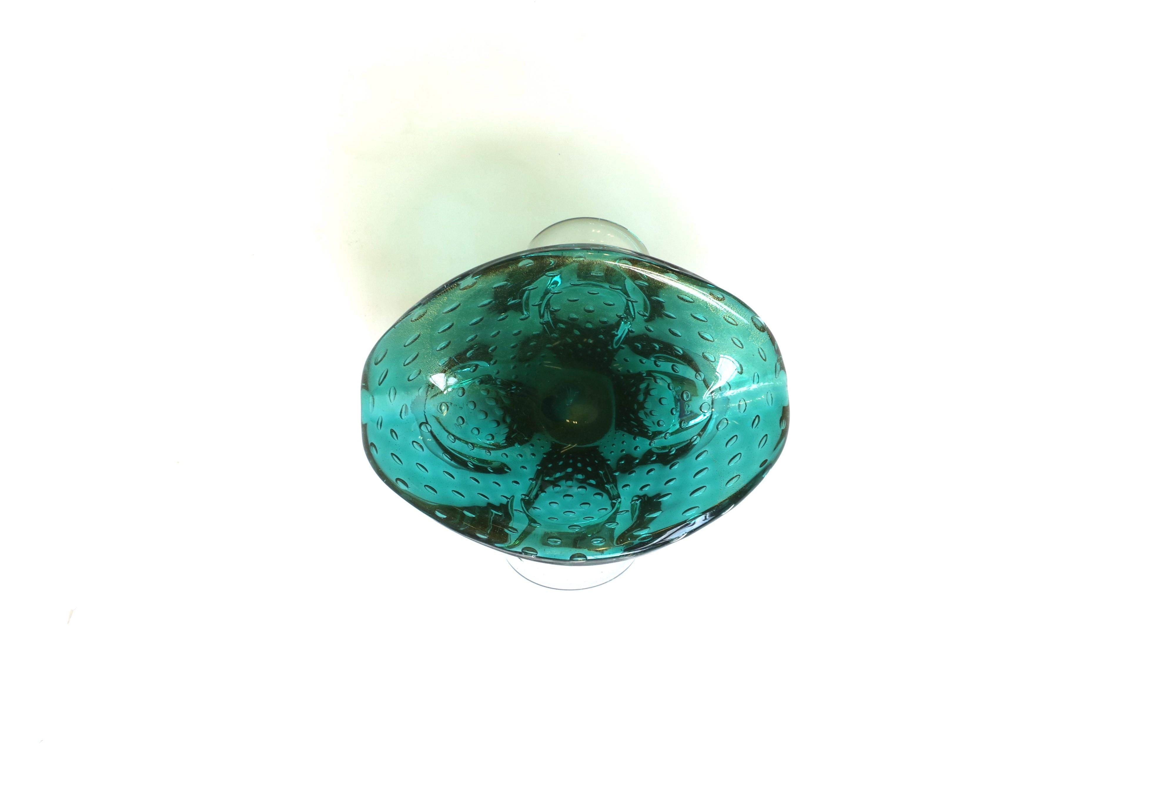 Italian Murano Emerald Green Art Glass Bowl after Seguso, circa 1960s For Sale 9