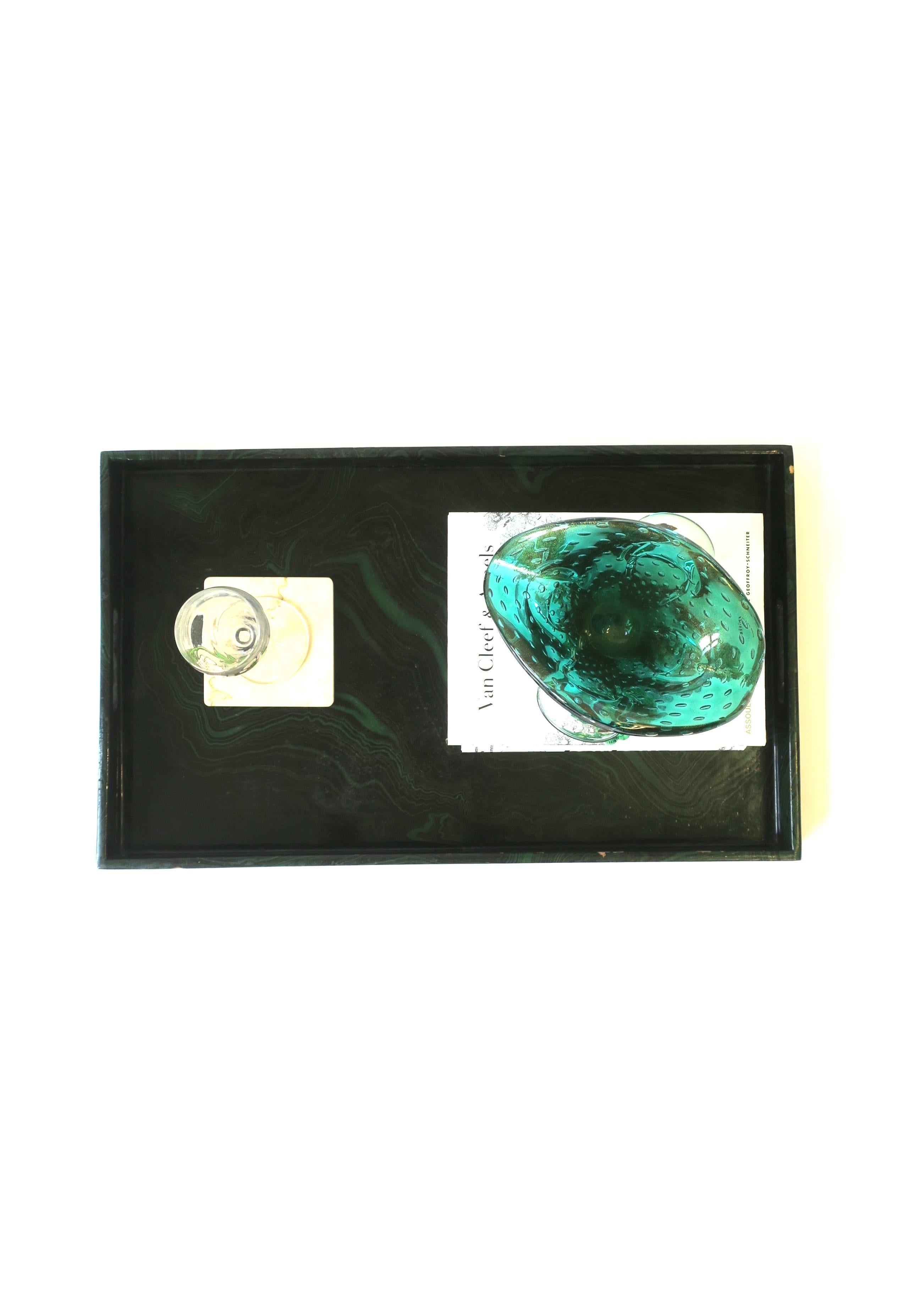 Bol en verre d'art de Murano vert émeraude d'après Seguso, vers les années 1960 Bon état - En vente à New York, NY