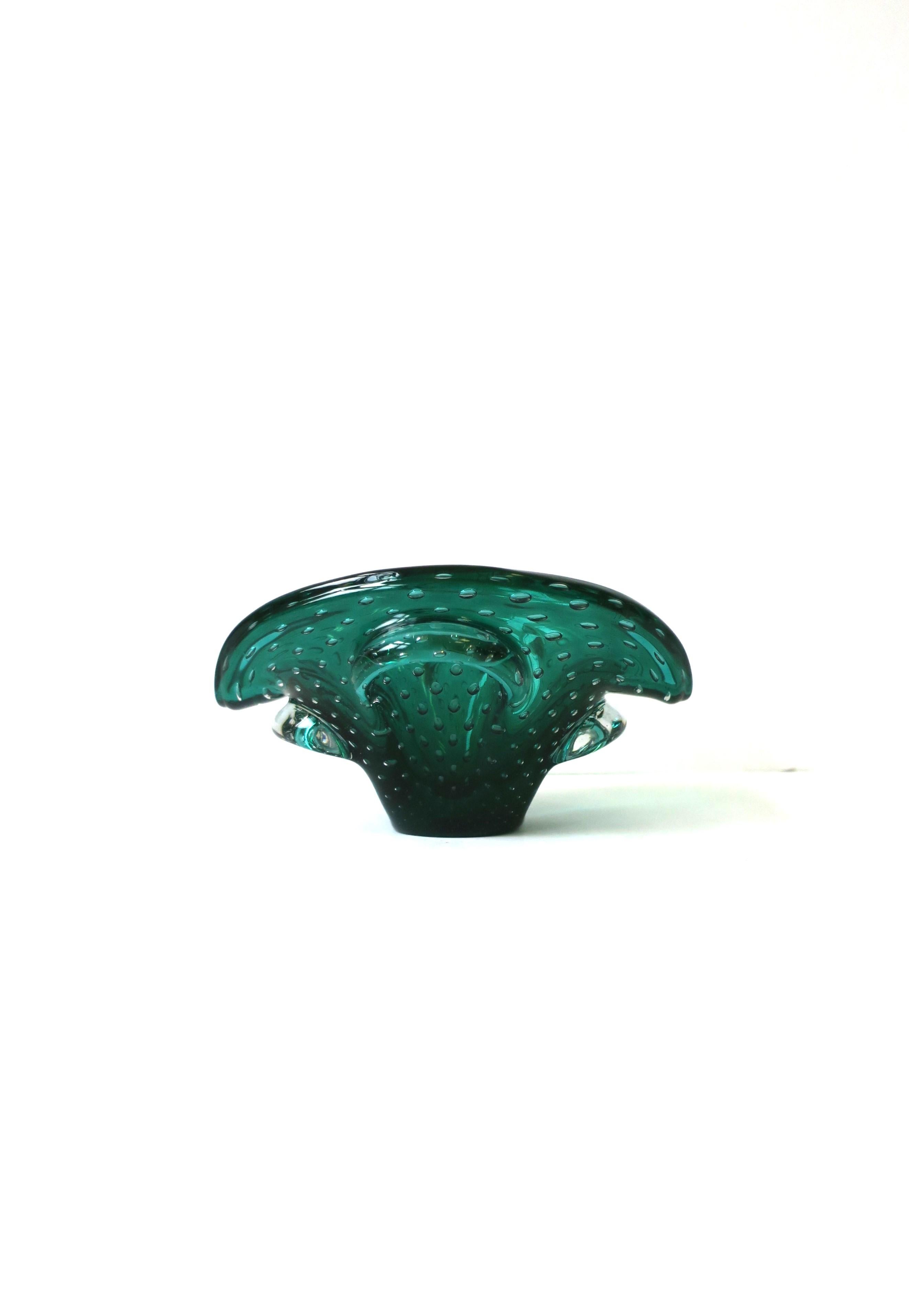 20ième siècle Bol en verre d'art de Murano vert émeraude d'après Seguso, vers les années 1960 en vente