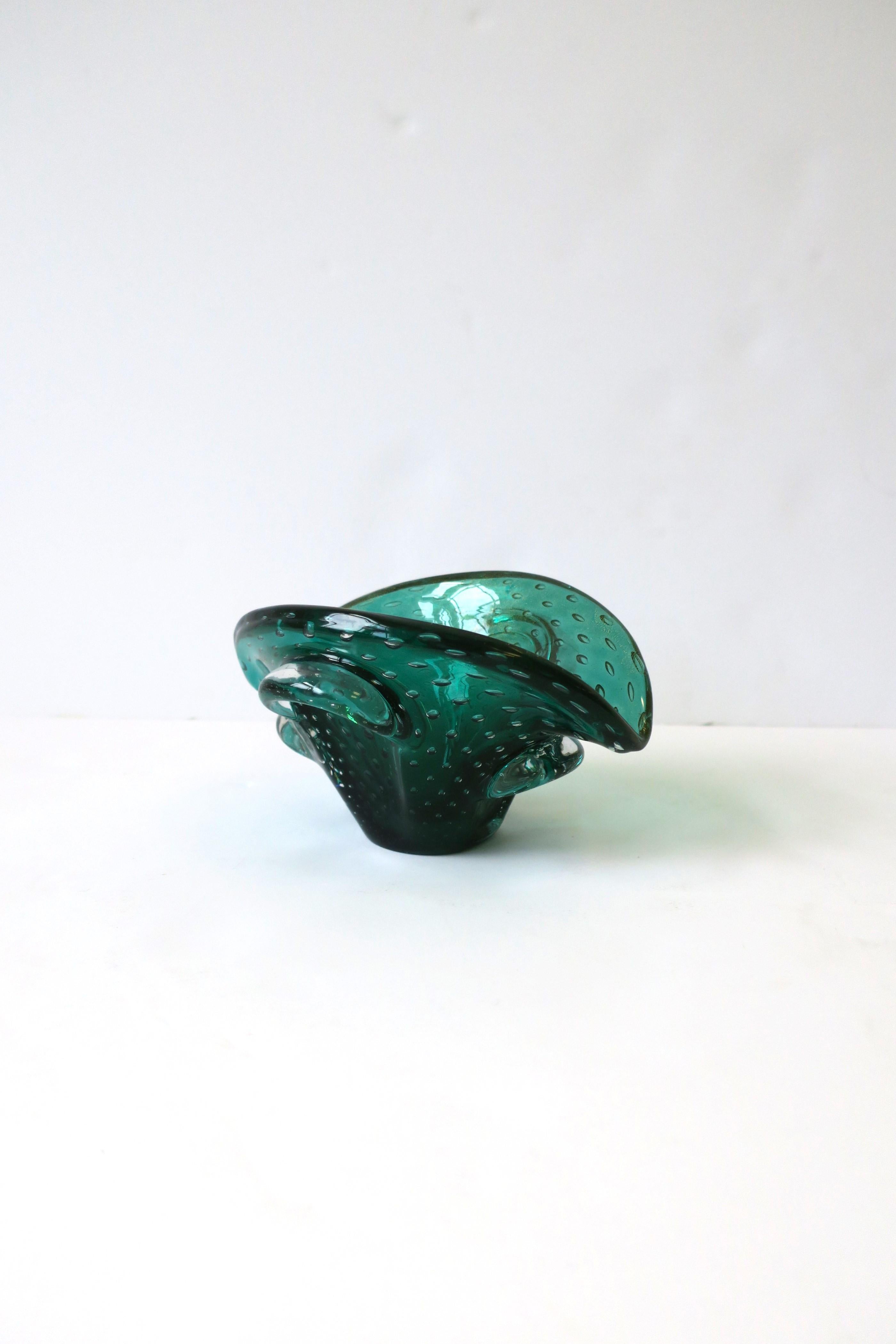 Verre d'art Bol en verre d'art de Murano vert émeraude d'après Seguso, vers les années 1960 en vente