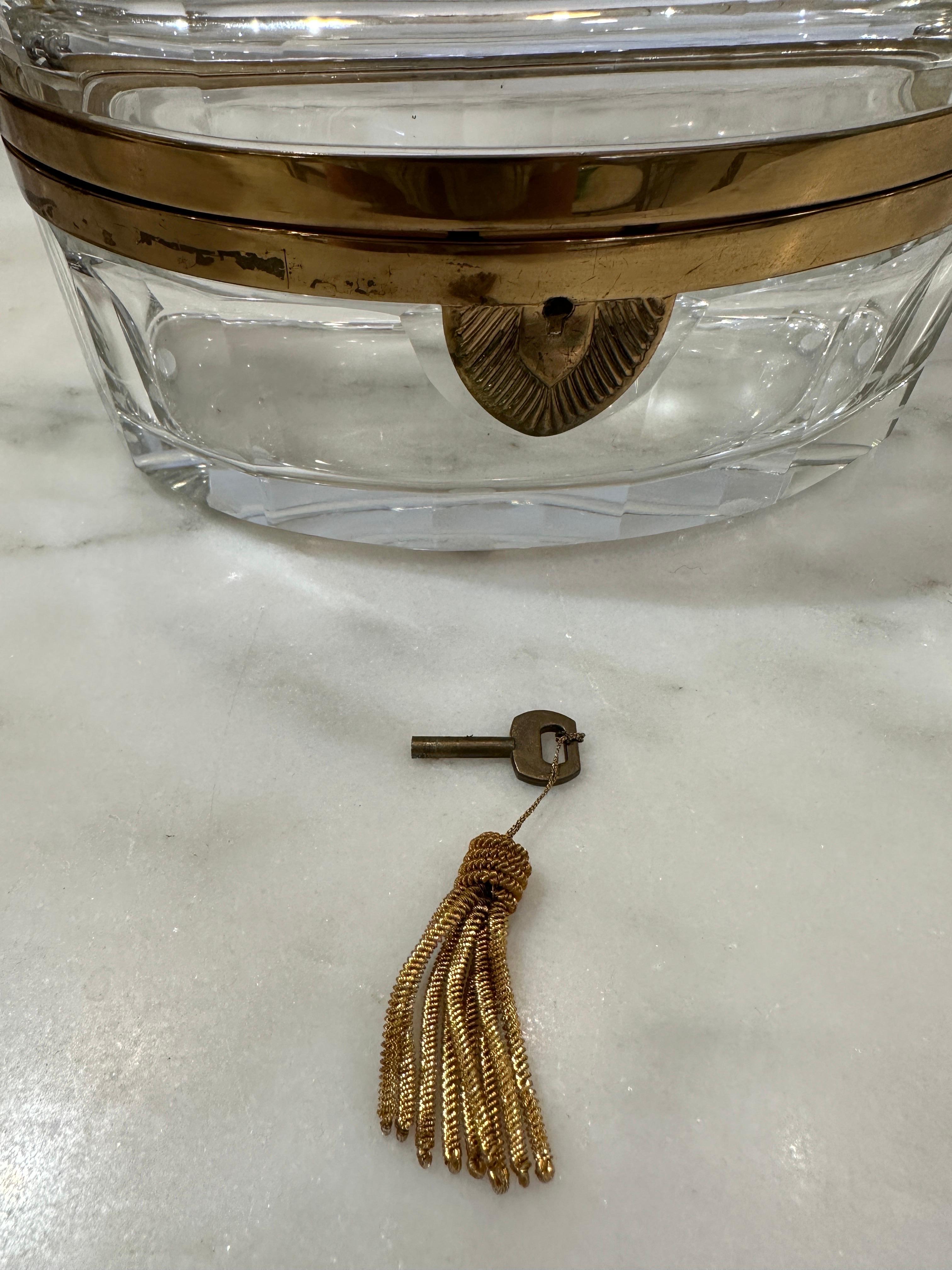 Boîte à charnière / boîte à bijoux italienne en verre facetté et laiton de Murano Bon état - En vente à East Hampton, NY