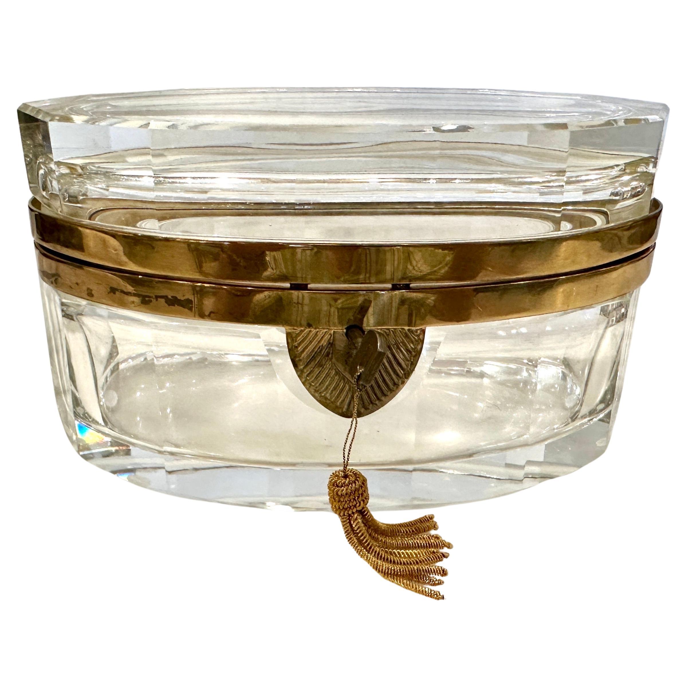 Boîte à charnière / boîte à bijoux italienne en verre facetté et laiton de Murano