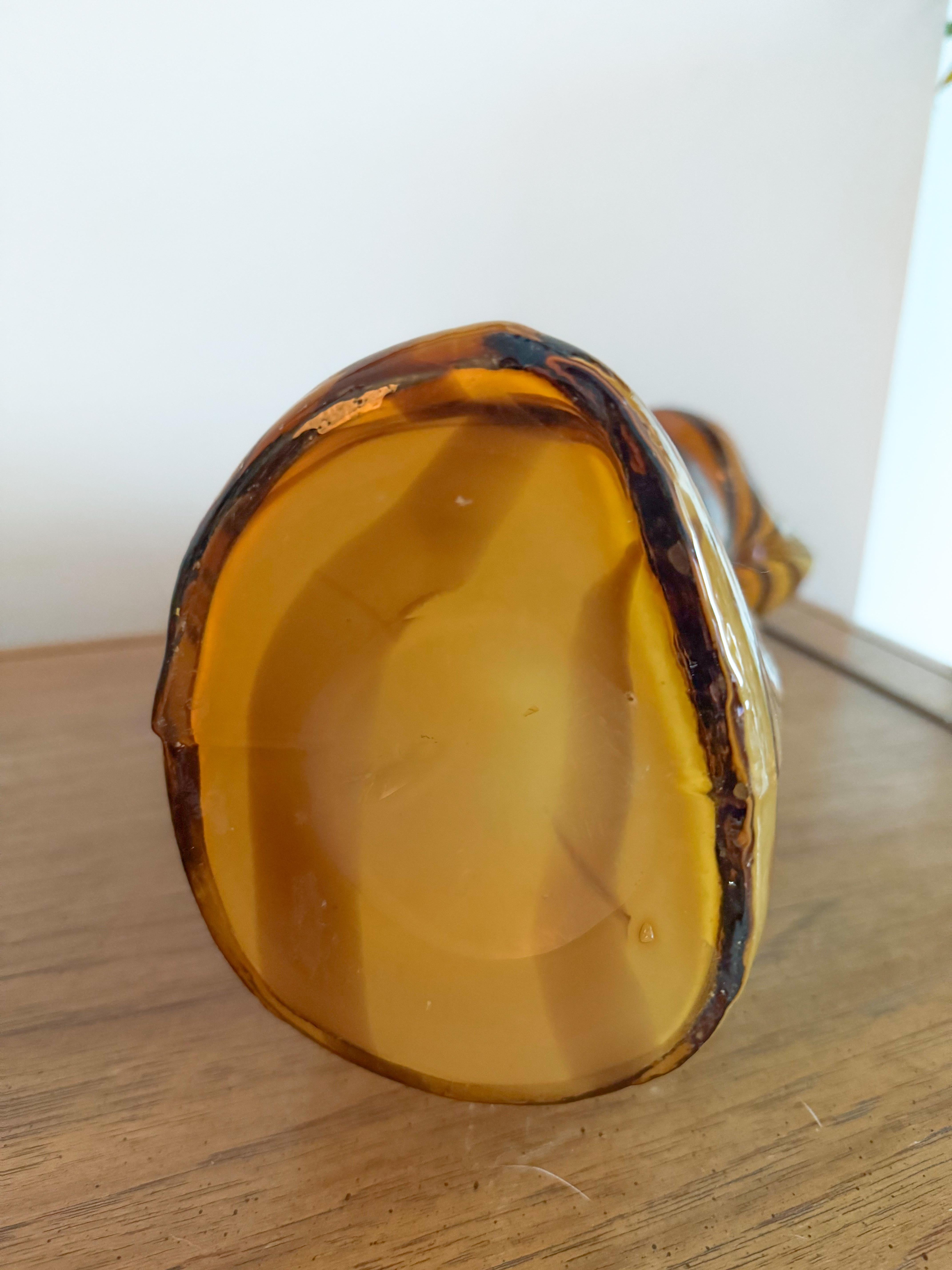 20ième siècle Vase en ambre à rayures tigrées, corps de femme torse, soufflé à la main, Murano, Italie, années 1980 en vente