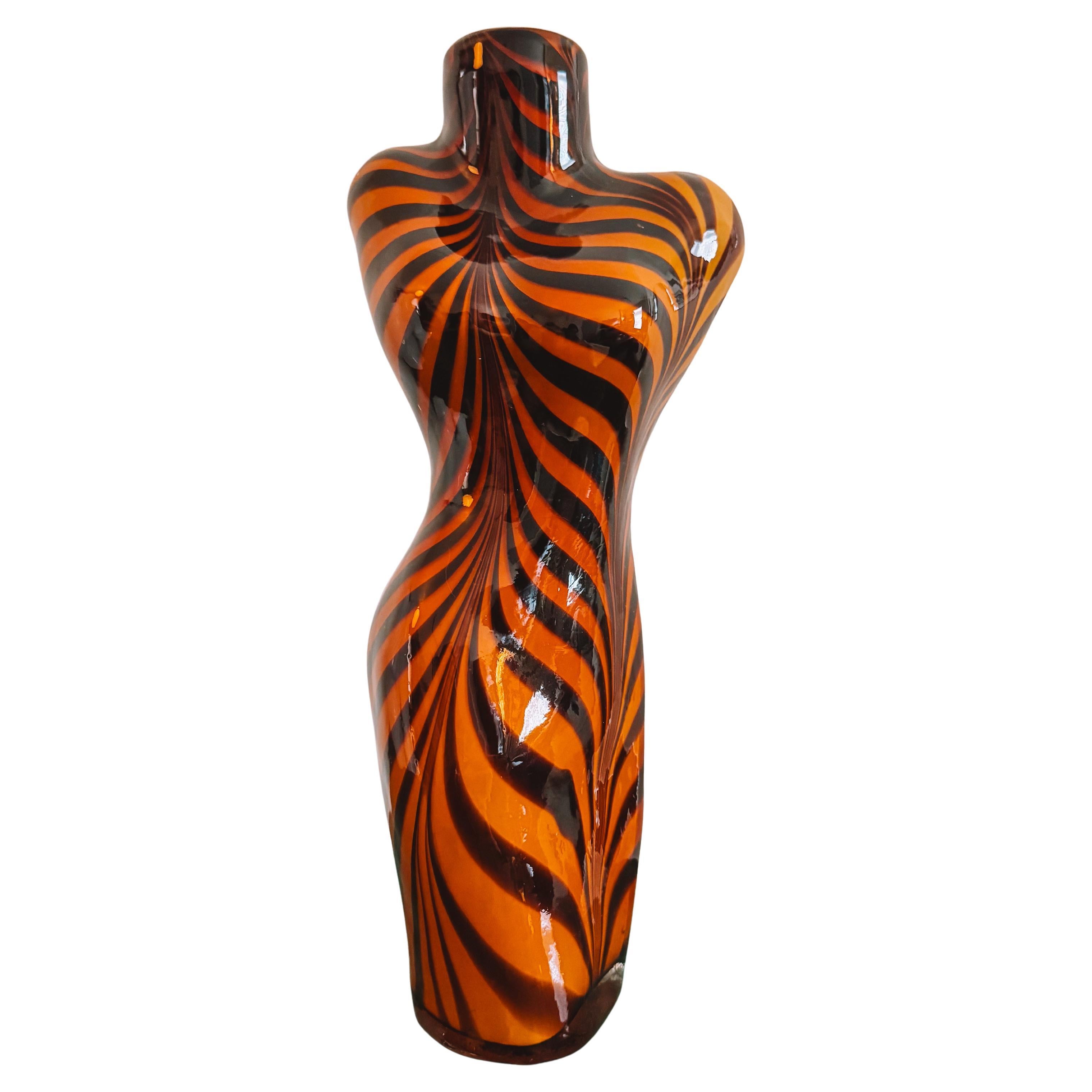 Vaso d
ambra di Murano con torso femminile a strisce di tigre, soffiato a mano, anni 
80