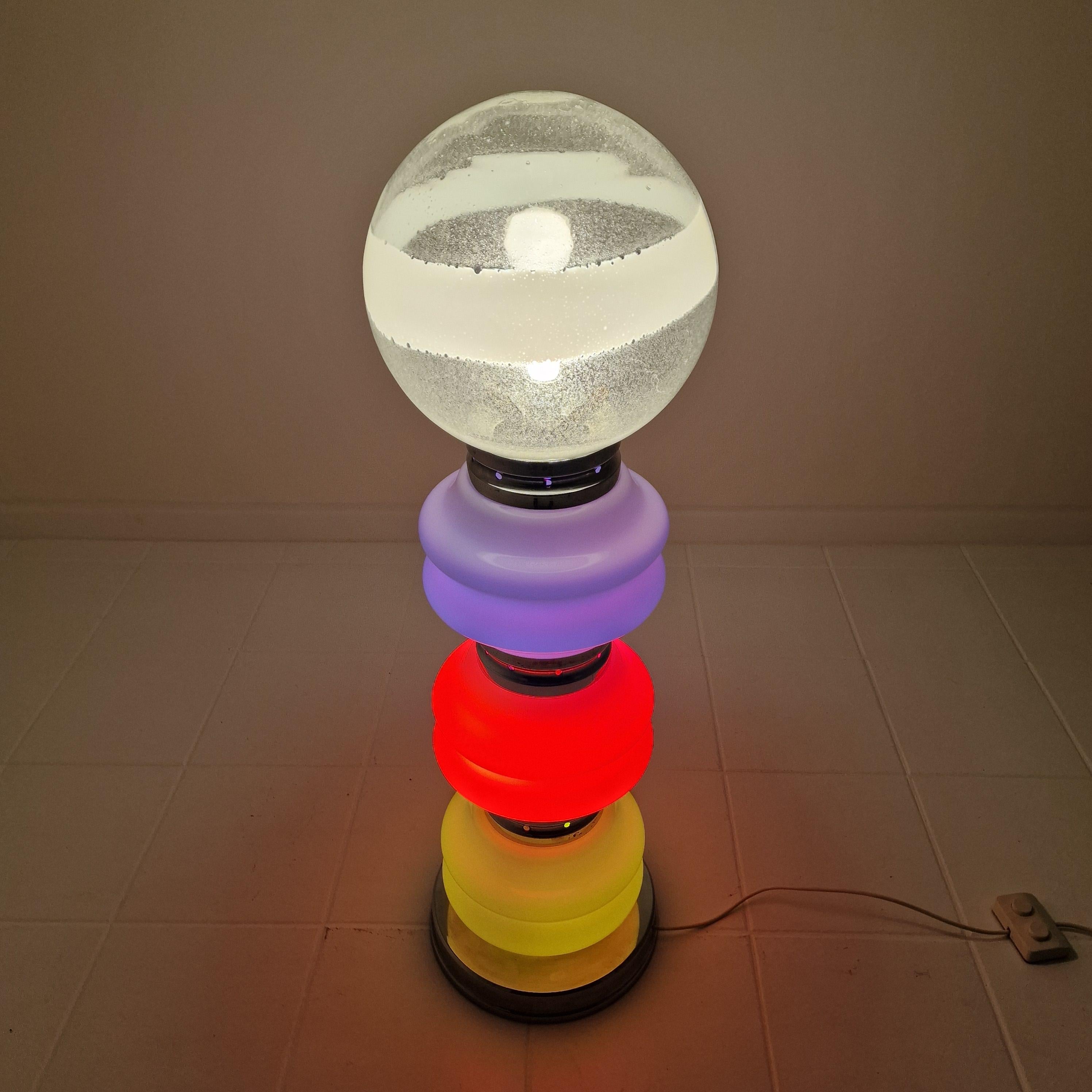 Lámpara de pie italiana de Murano de Carlo Nason en 3 colores Light, años 70 Metal en venta