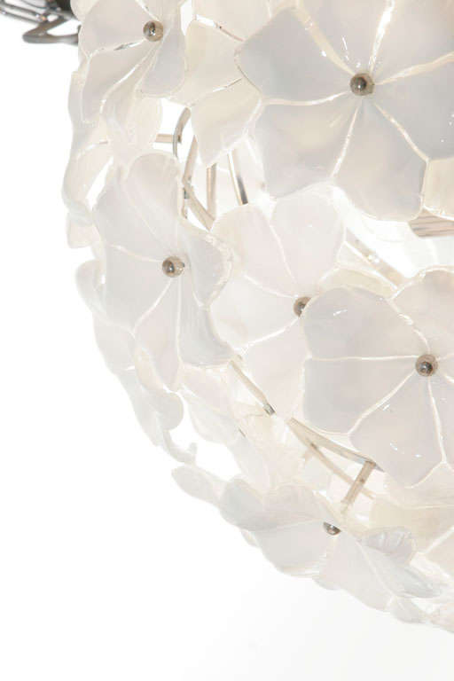 20ième siècle Italian Murano Globe custom Flower Chandelier in the Style of Cenedese en vente