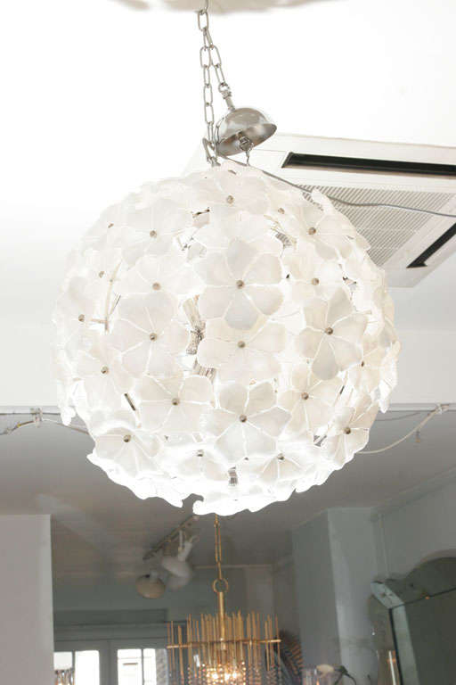 Italian Murano Globe custom Flower Chandelier in the Style of Cenedese en vente 1