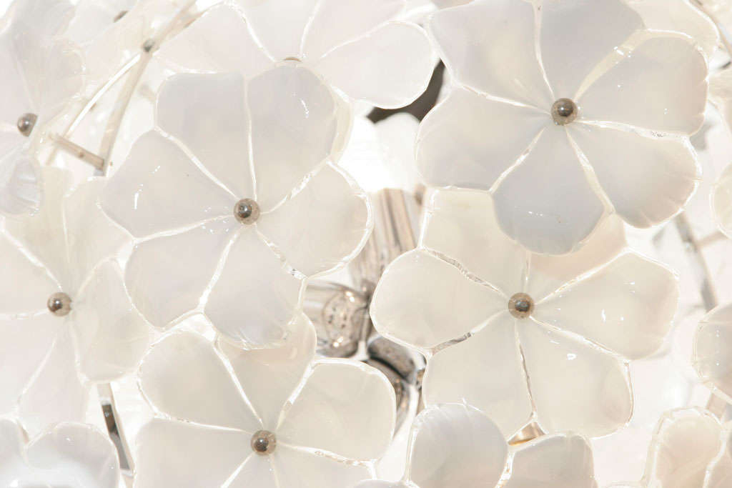 Verre de Murano Italian Murano Globe custom Flower Chandelier in the Style of Cenedese en vente