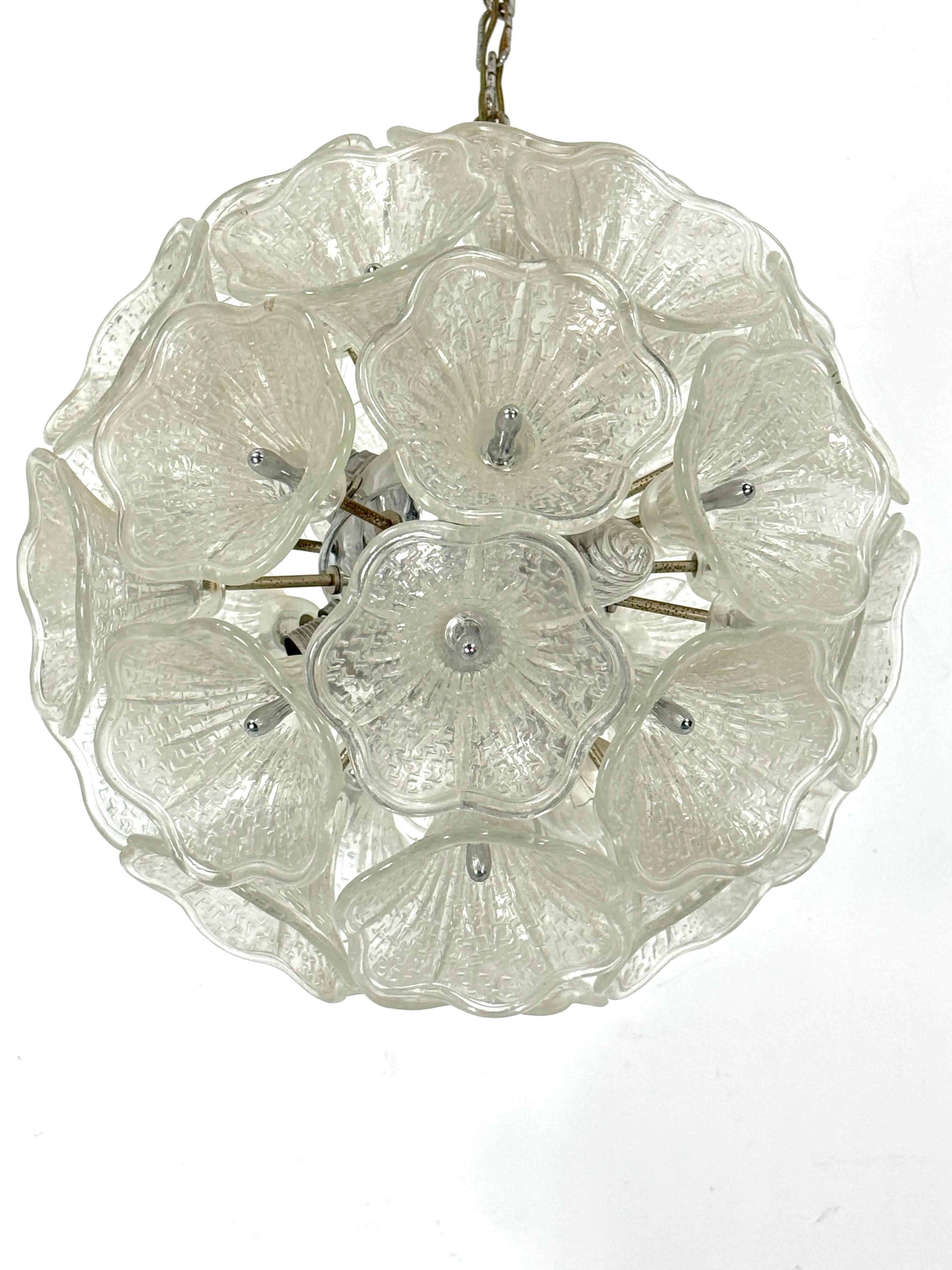 20th Century Italian Murano flower glass and chrome sputnik in Venini style. 1970s For Sale