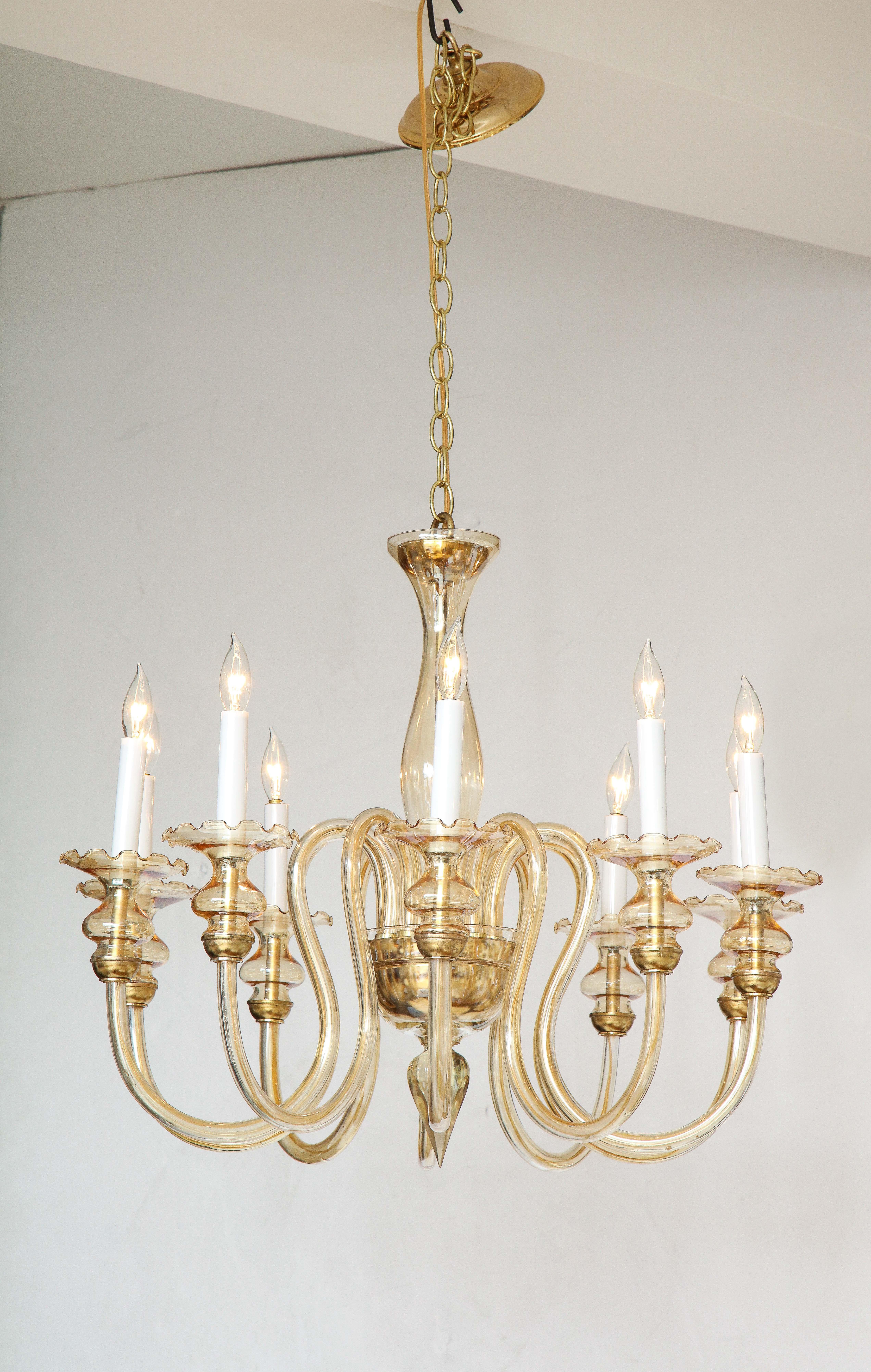 Mid-Century moderno Lampadario italiano a dieci bracci in vetro di Murano e ottone degli anni '50 in vendita