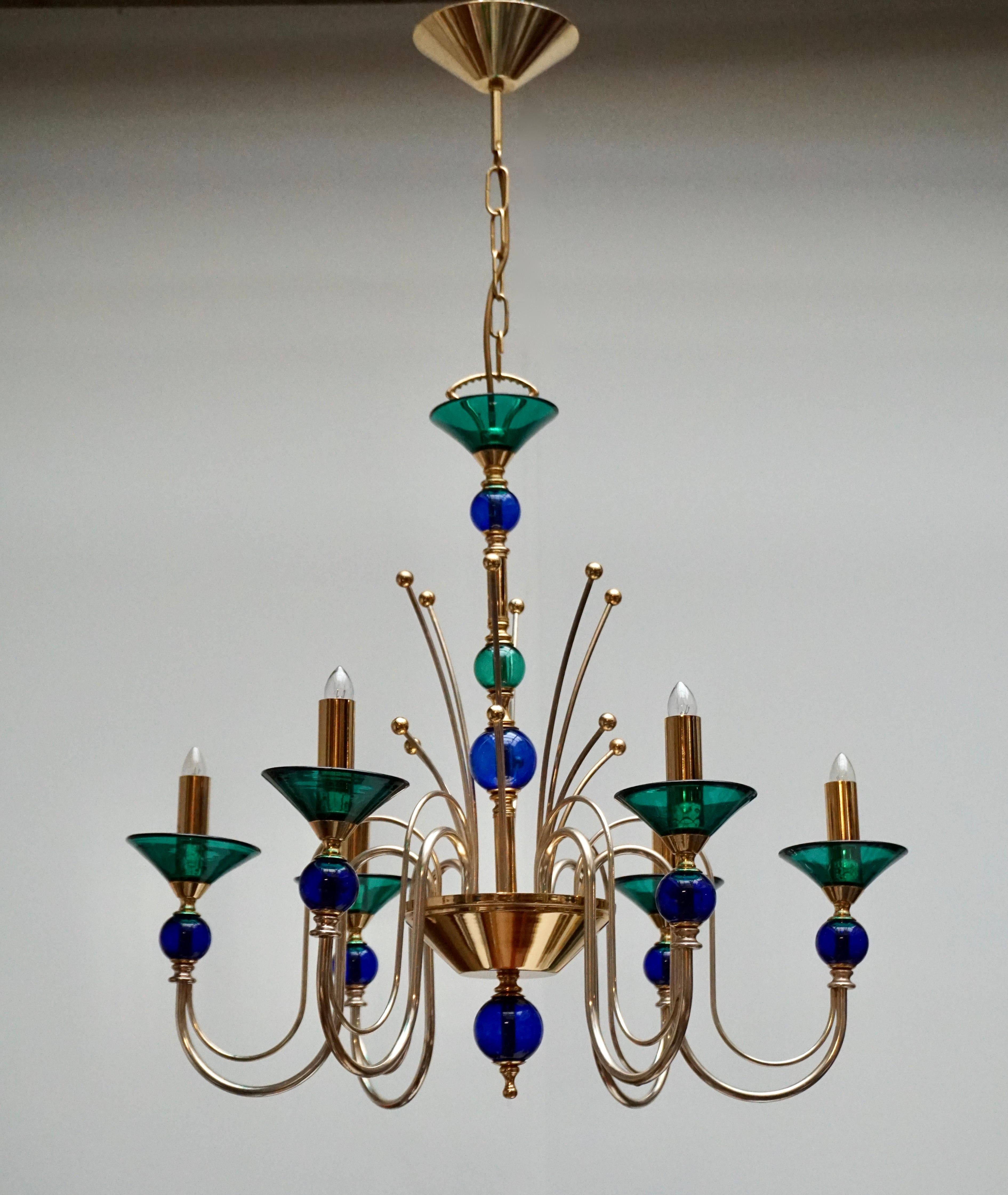 Italian Murano glass and brass six-arm chandelier. The light created by this chandelier is very pleasant and ambient.
The light requires six single E14 screw fit lightbulbs (60Watt max.) LED compatible.

Measures: Diameter 68 cm.
Height fixture 64