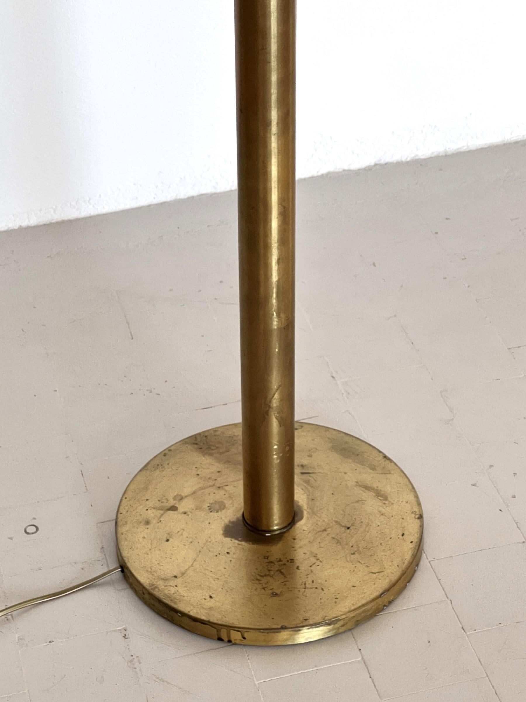 Italian Murano Glass and Brass Floor Lamp, 1970s For Sale 4