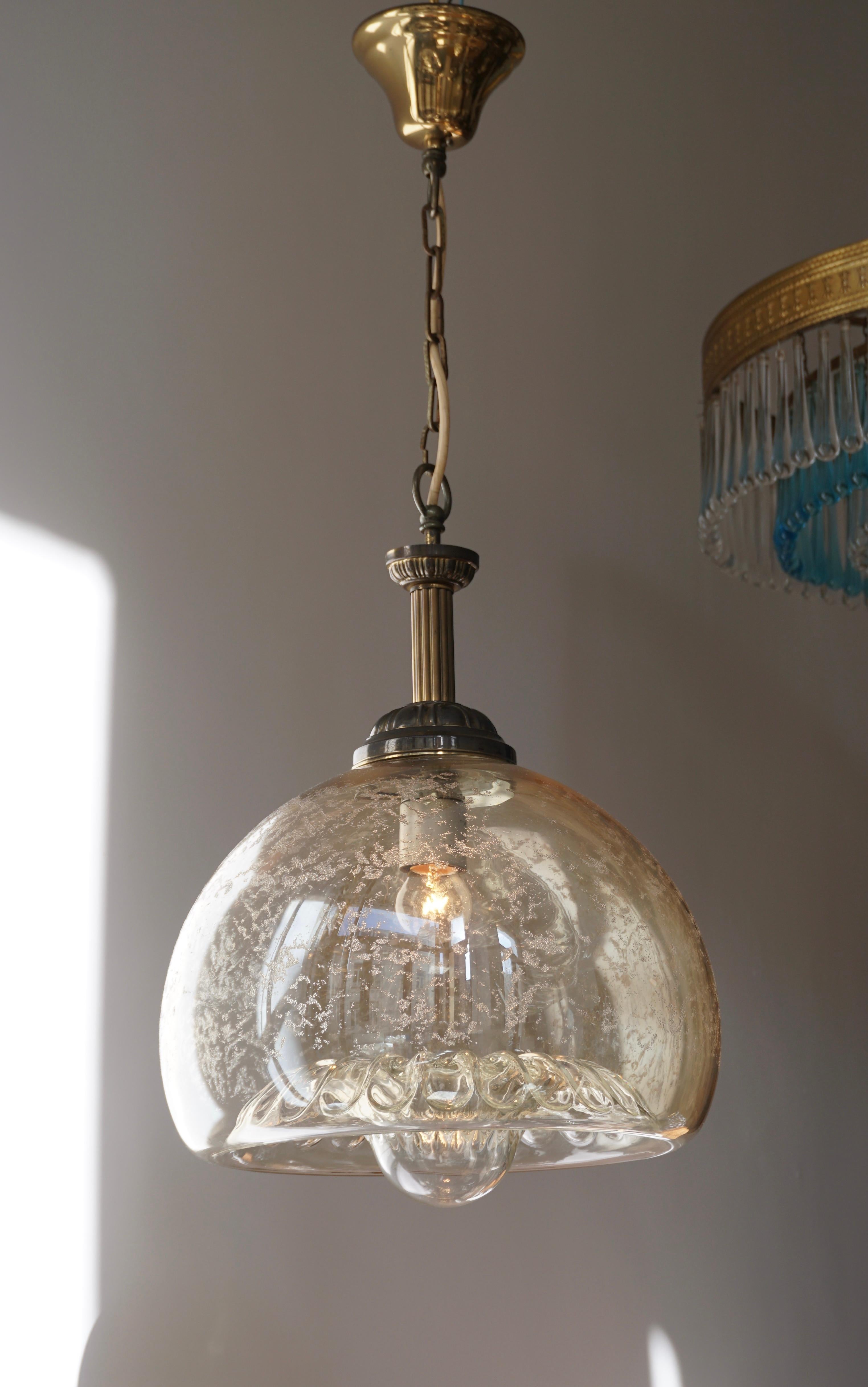 Italian Murano Glass and Brass Pendant Light In Good Condition For Sale In Antwerp, BE