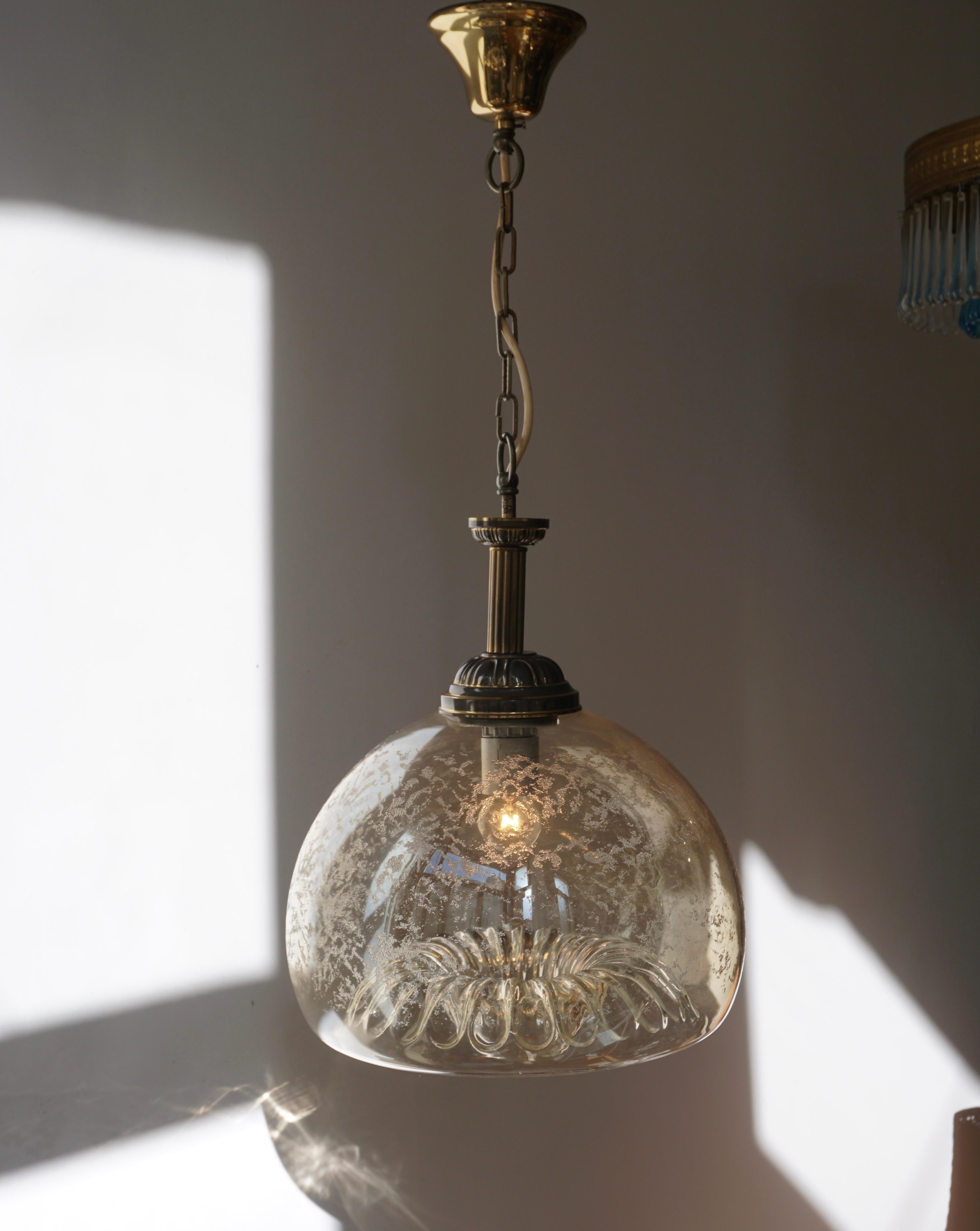 20th Century Italian Murano Glass and Brass Pendant Light For Sale