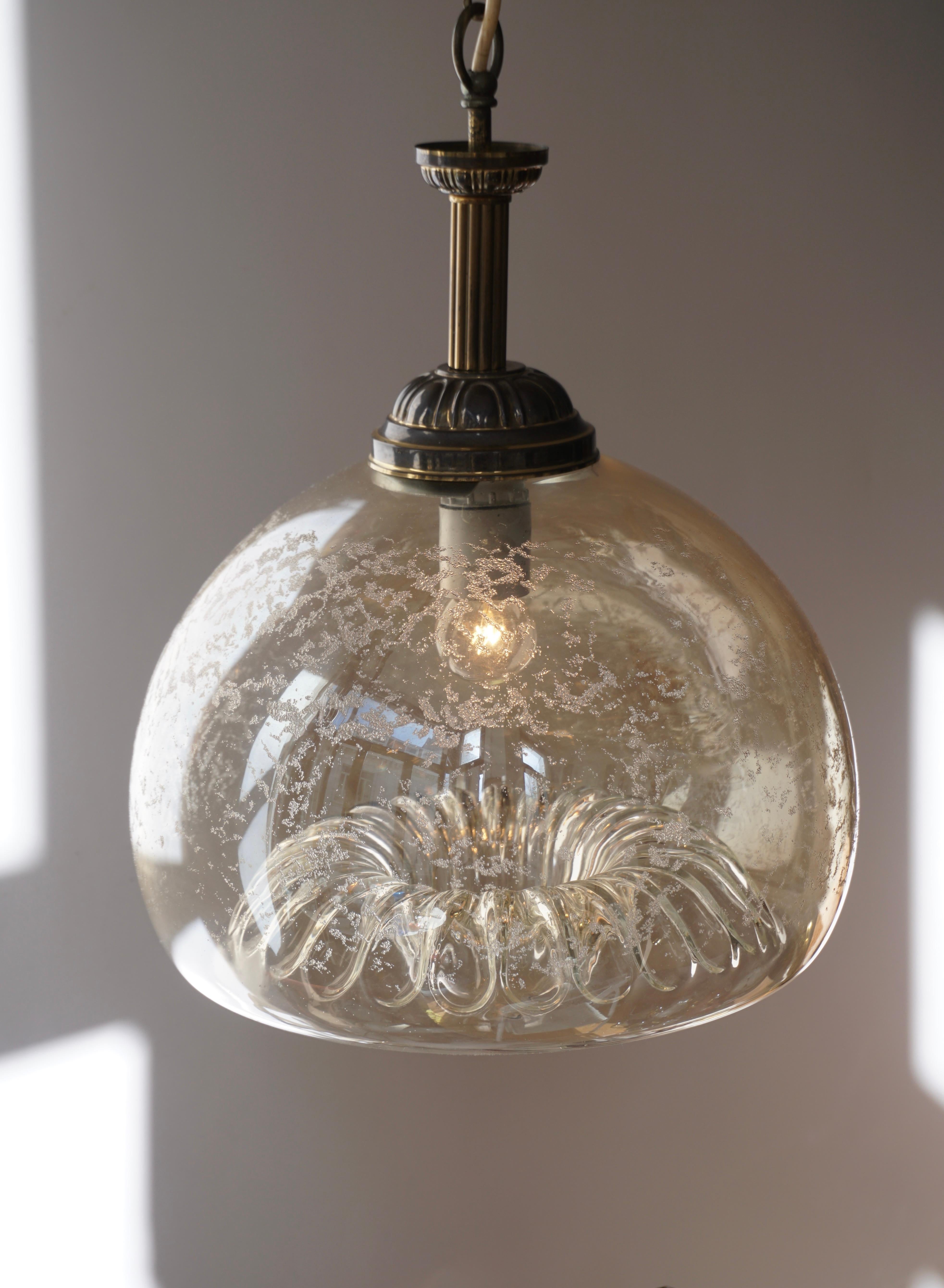 Italian Murano Glass and Brass Pendant Light For Sale 3