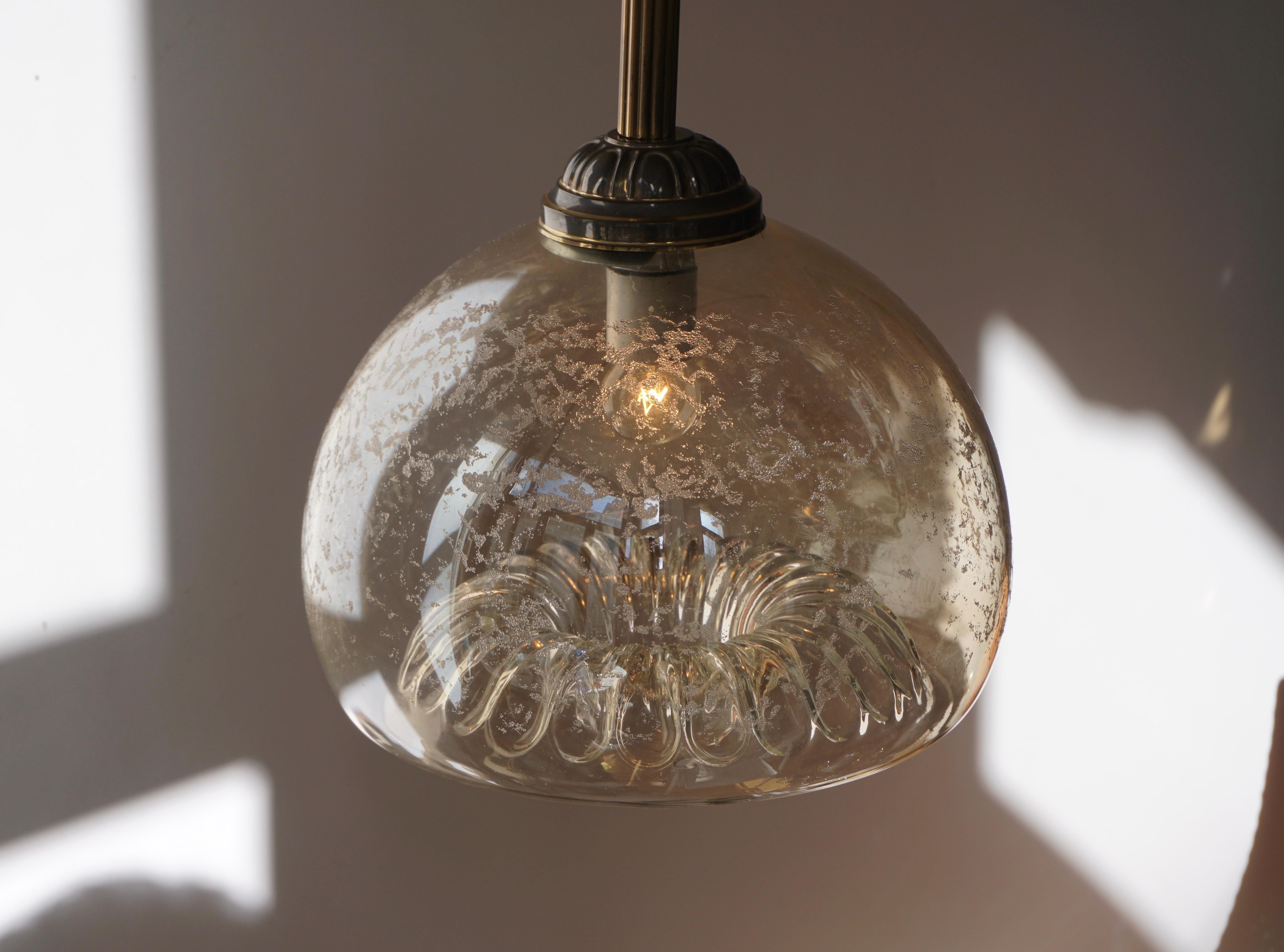 Italian Murano Glass and Brass Pendant Light For Sale 4