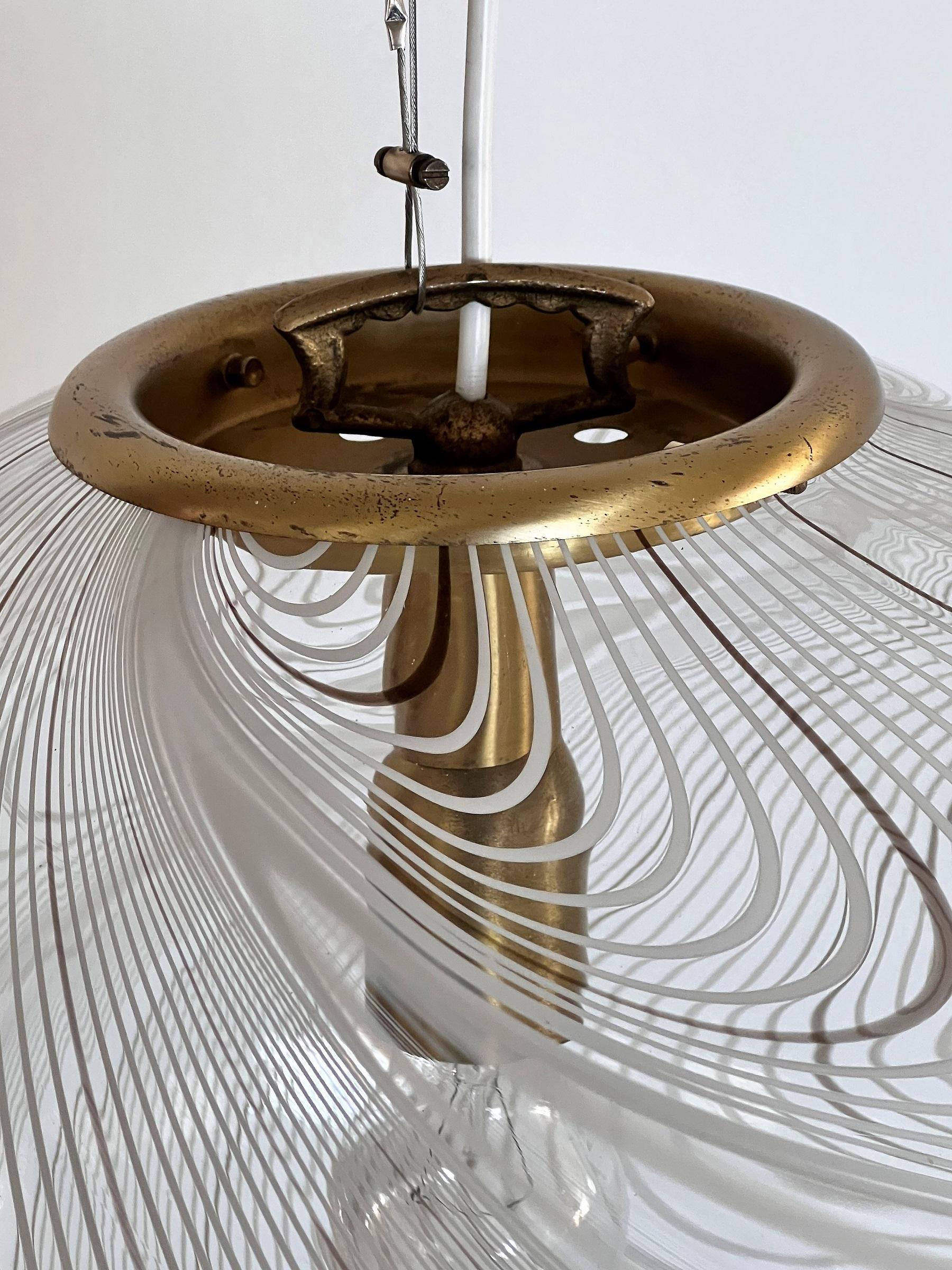 Italiano Lampada a sospensione in vetro di Murano e ottone nello stile di Lino Tagliapietra, 1970 in vendita