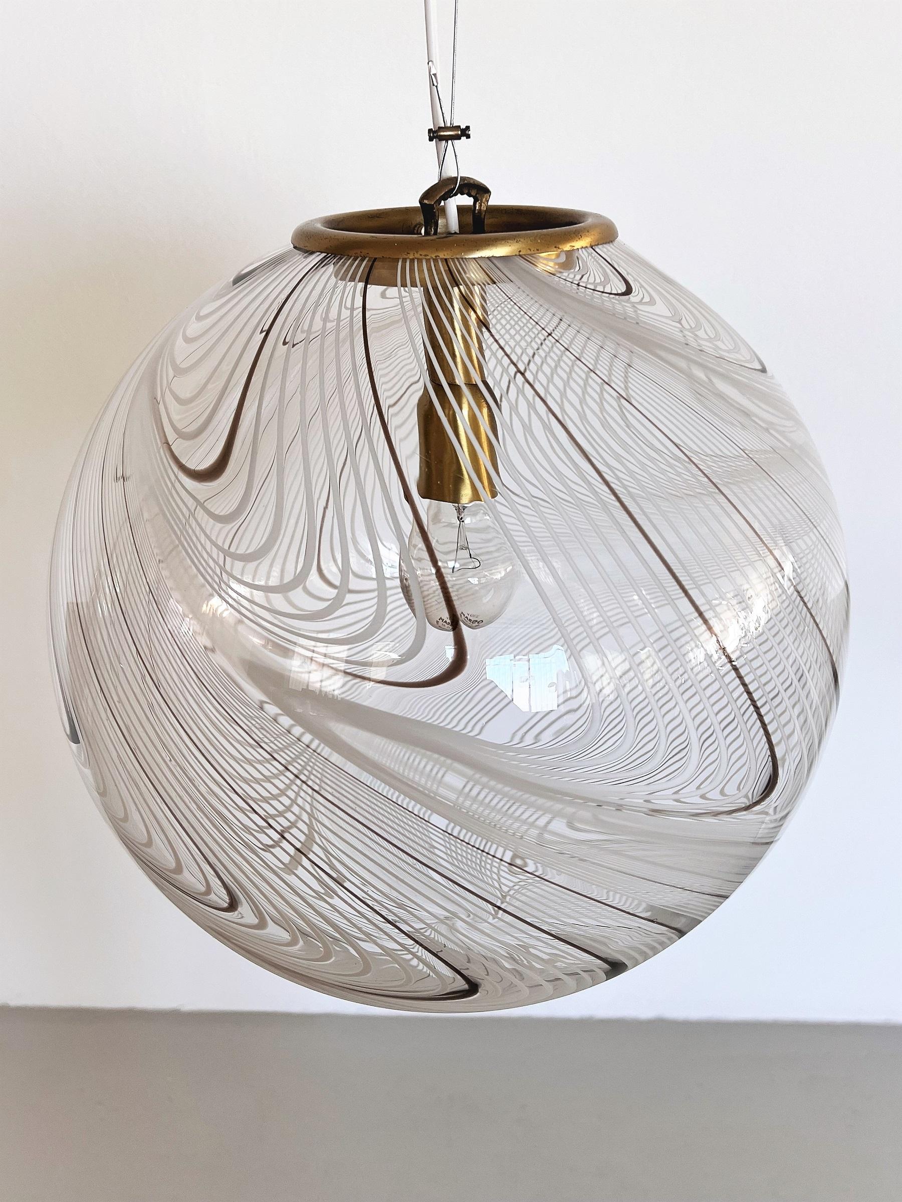 Ottone Lampada a sospensione in vetro di Murano e ottone nello stile di Lino Tagliapietra, 1970 in vendita