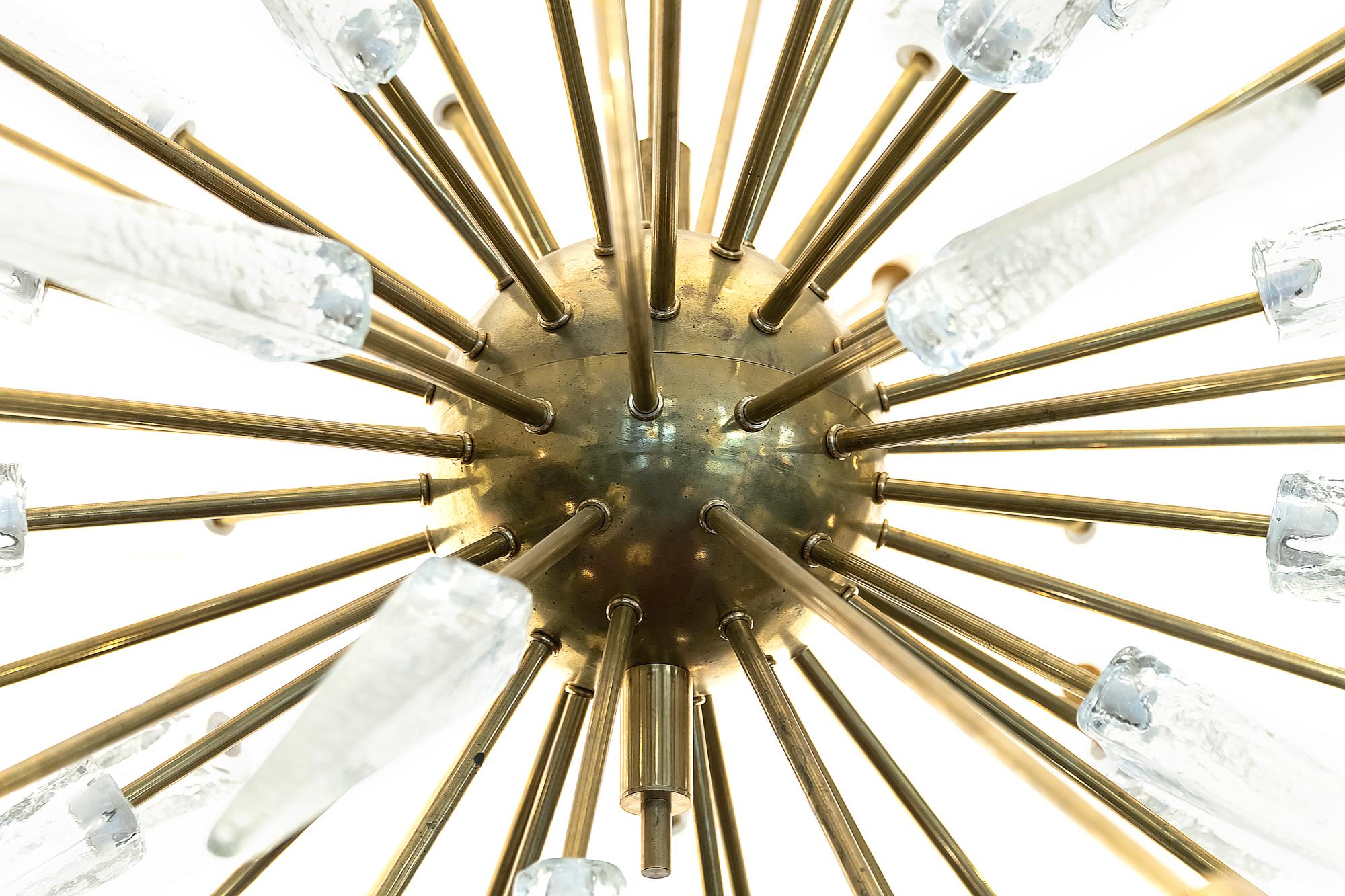 Italian Murano Glass and Brass Sputnik Design Chandelier In Good Condition In Vilnius, LT