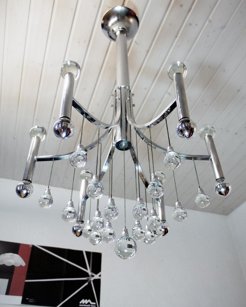 Late 20th Century Italian Murano Glass and Chrome Chandelier by Sciolari For Sale