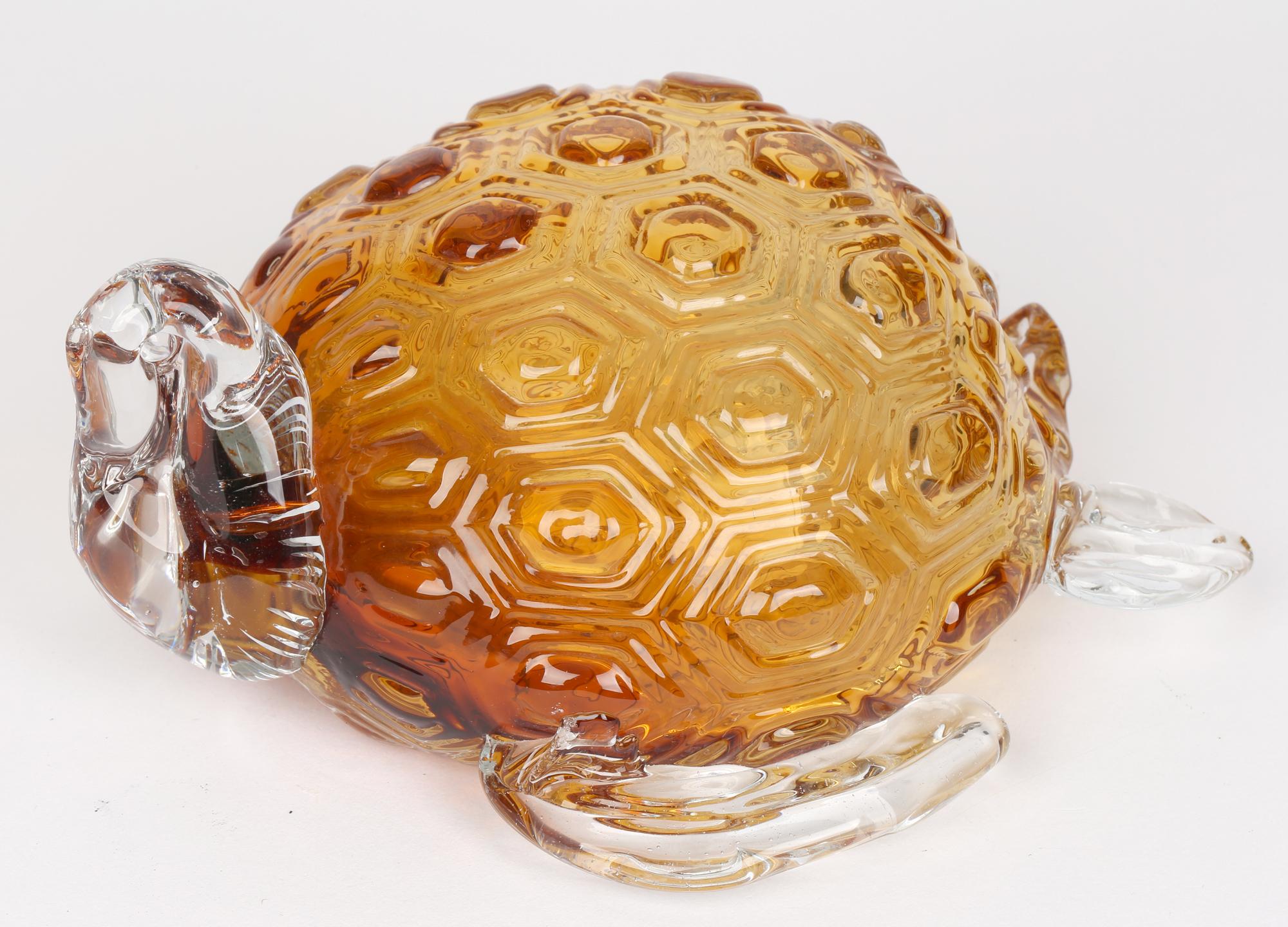 Fait main Verre de Murano italien attribué à une tortue en verre ambré soufflé creux en vente