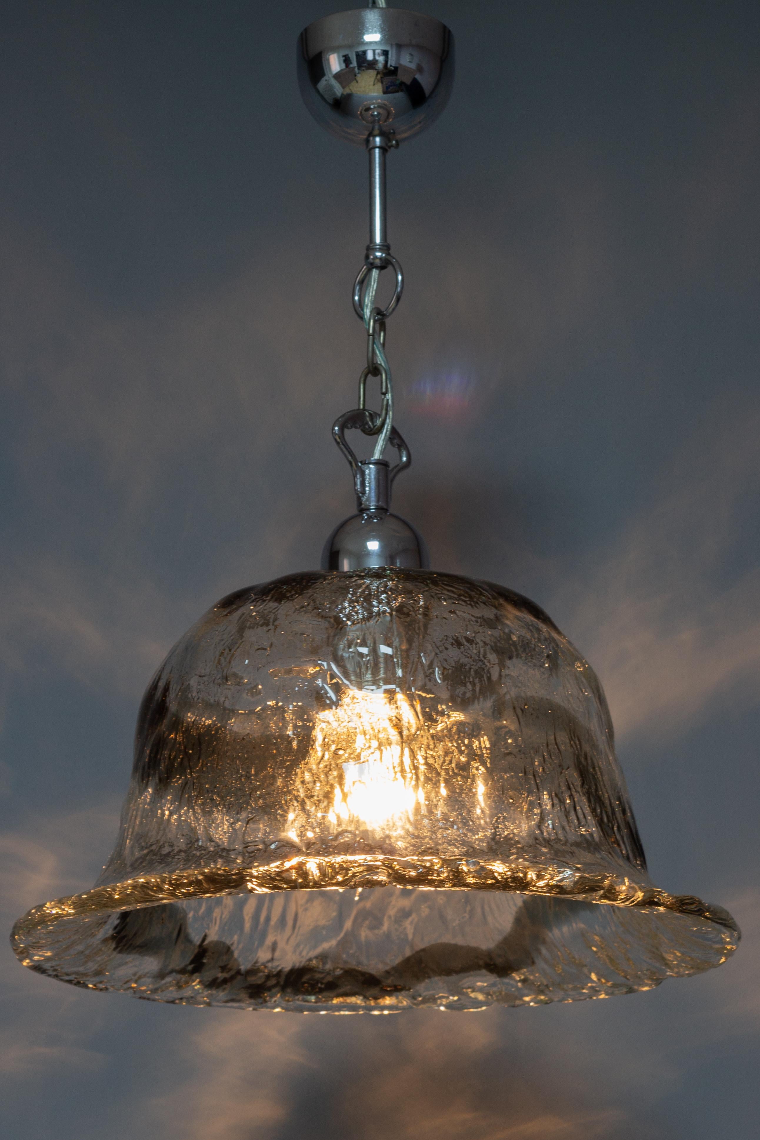 Italian Murano Glass Bell-Shaped Iced Glass and Chrome Pendant Light, 1970s In Good Condition For Sale In Barntrup, DE